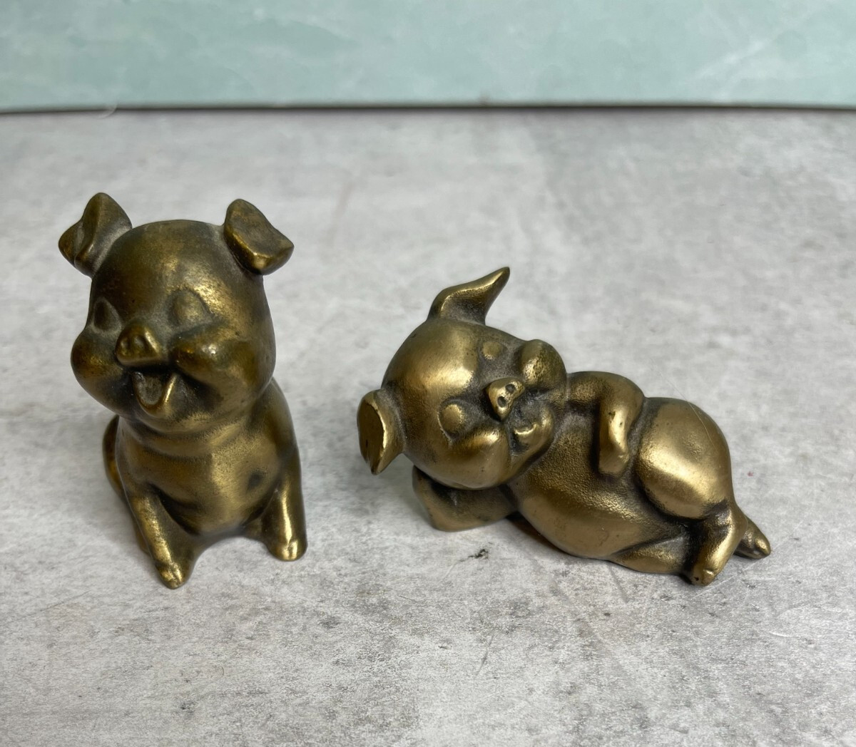 Two Vintage Heavy solid brass pigs laughing smiling Happy Giftware gift Two Vintage Heavy solid brass pigs laughing smiling Happy Giftware gift
