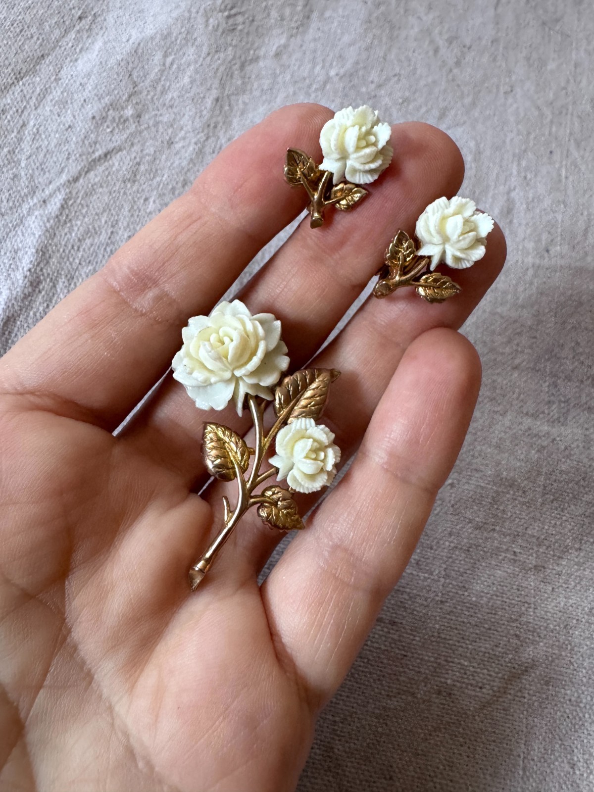 vintage carved celluloid white rose brooch and clip on earrings set vintage carved celluloid white rose brooch and clip on earrings set