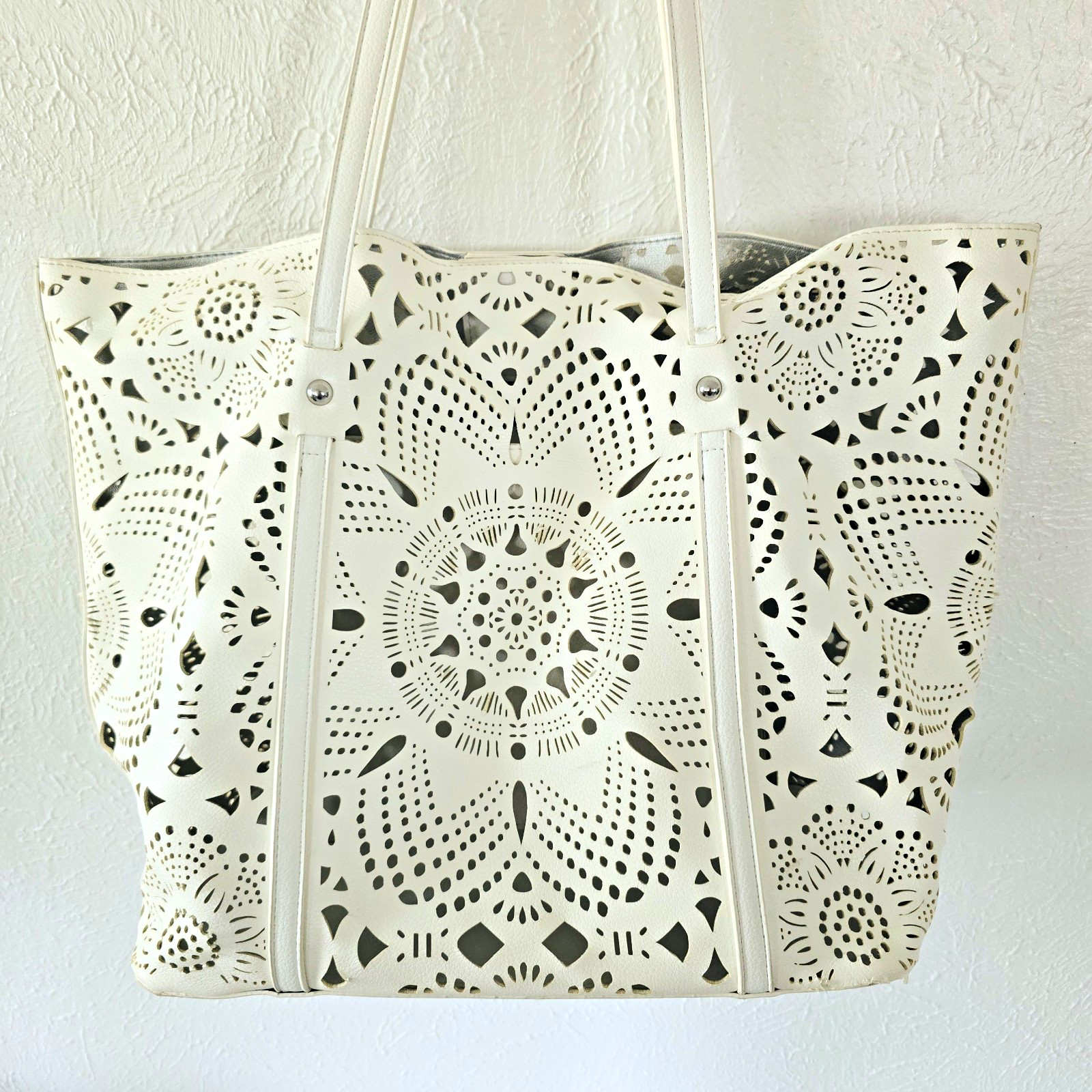 Sondra Roberts Large Off-White perforated cutout floral tote w coin purse, zip Sondra Roberts Large Off-White perforated cutout floral tote w coin purse, zip