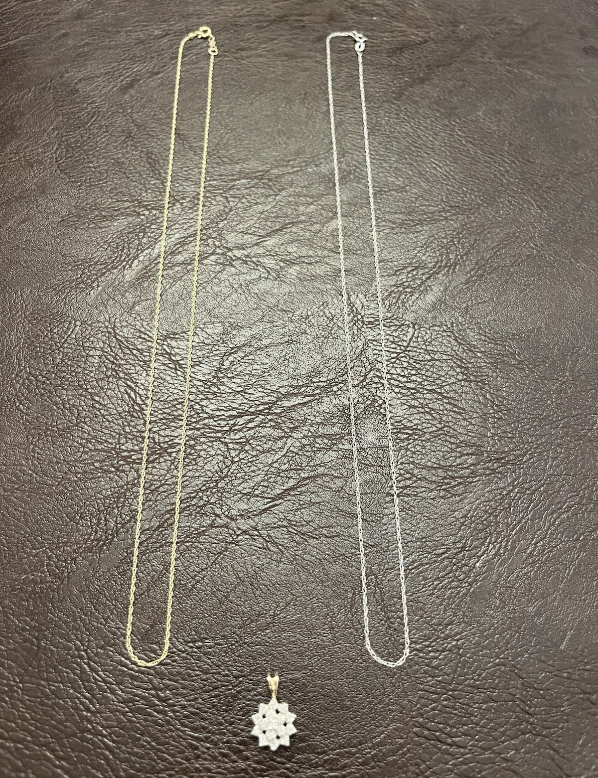 10k- 1 Yellow & 1 White Gold & Diamond Flower Cluster Pendant Chain Necklace 18\ 10k- 1 Yellow & 1 White Gold & Diamond Flower Cluster Pendant Chain Necklace 18\