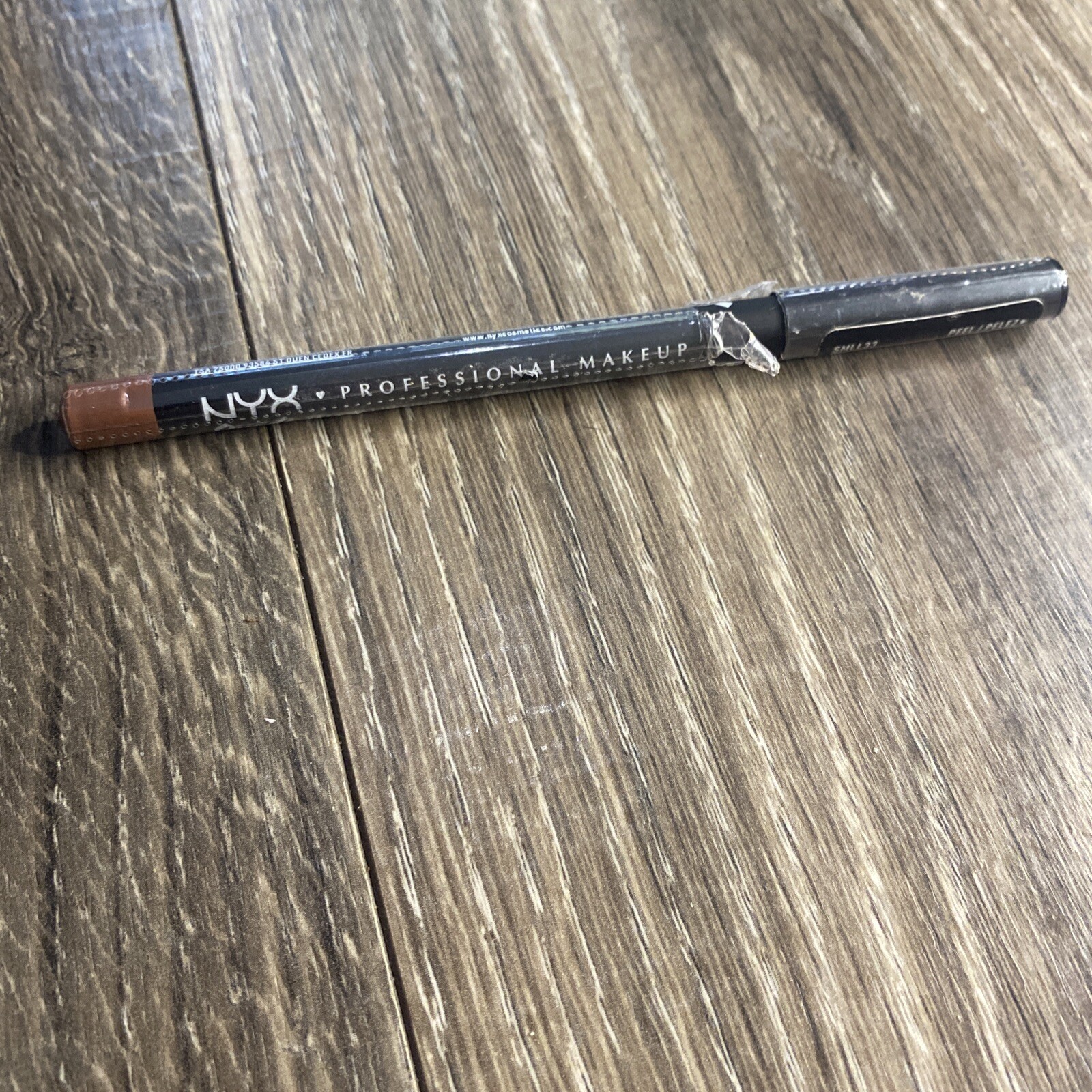 NYX Suede Matte Lip Liner Wooden Pencil LONDON SMLL33 Full Size NYX Suede Matte Lip Liner Wooden Pencil LONDON SMLL33 Full Size