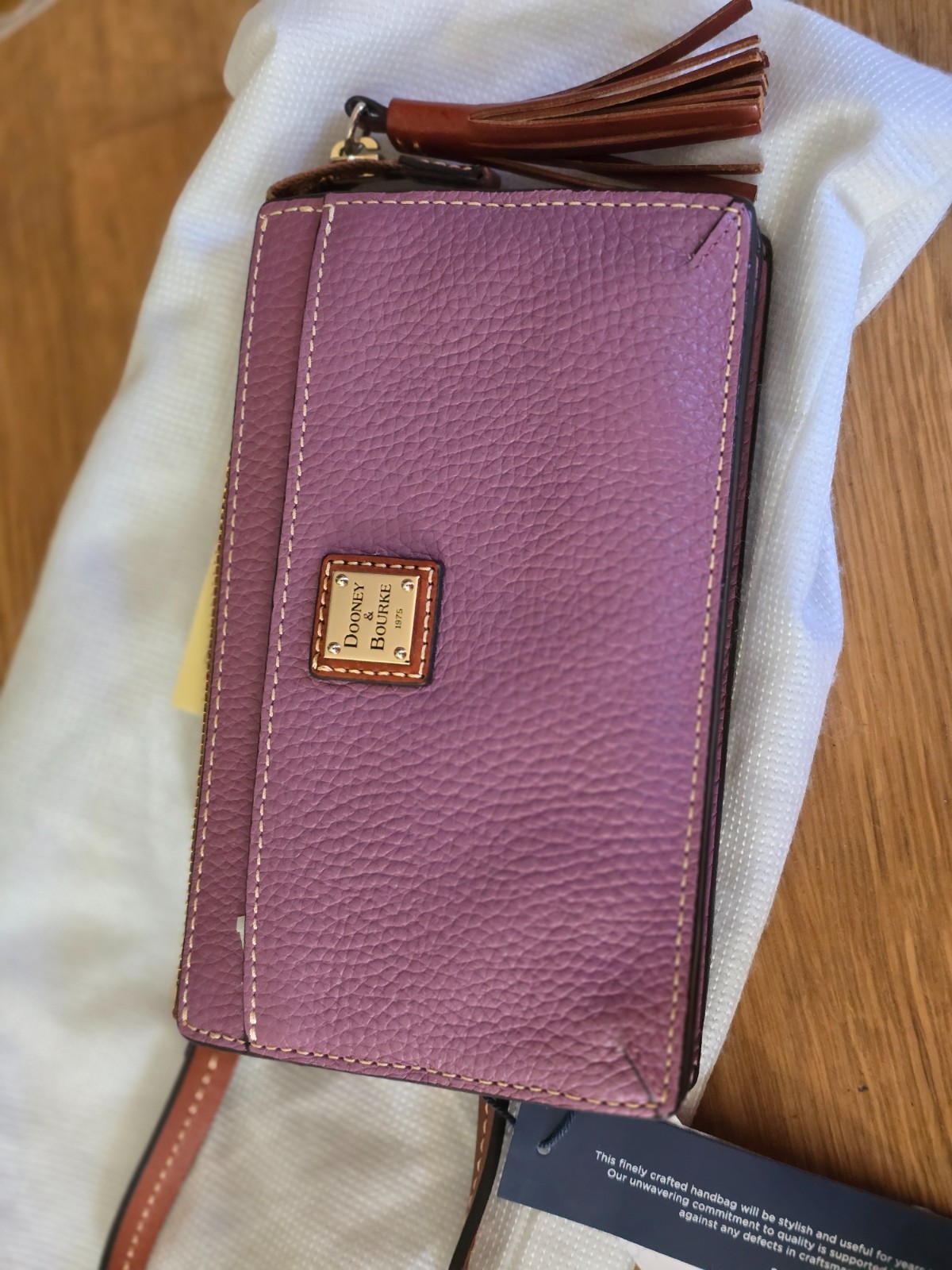 New DOONEY & BOURKE Gingy Pebble Leather Zip Clutch Wallet w/Crossbody Strap NWT New DOONEY & BOURKE Gingy Pebble Leather Zip Clutch Wallet w/Crossbody Strap NWT