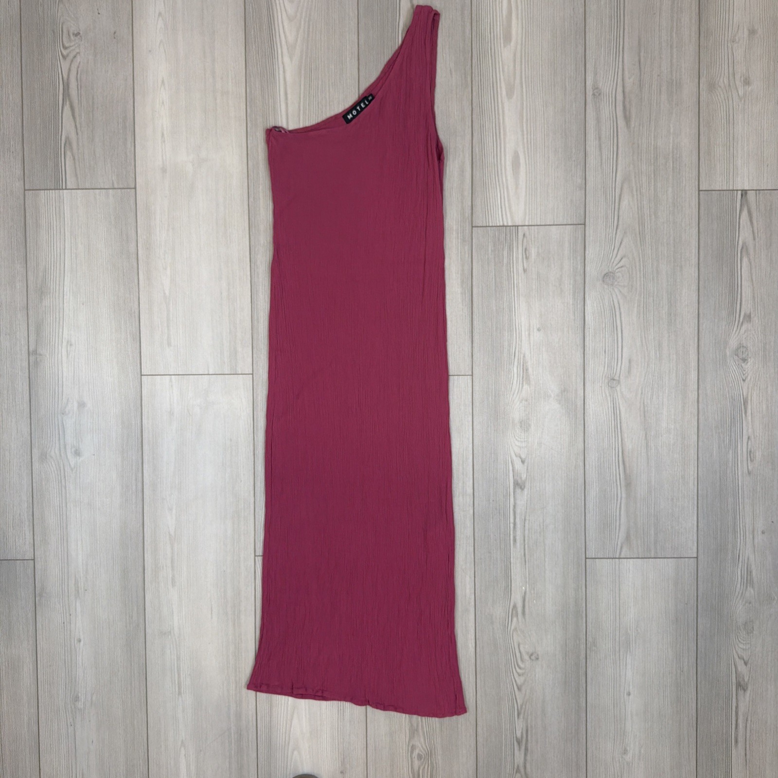 Motel Rocks Namjun One Shoulder Midi Dress In Daco Rose Crinkle XS Motel Rocks Namjun One Shoulder Midi Dress In Daco Rose Crinkle XS