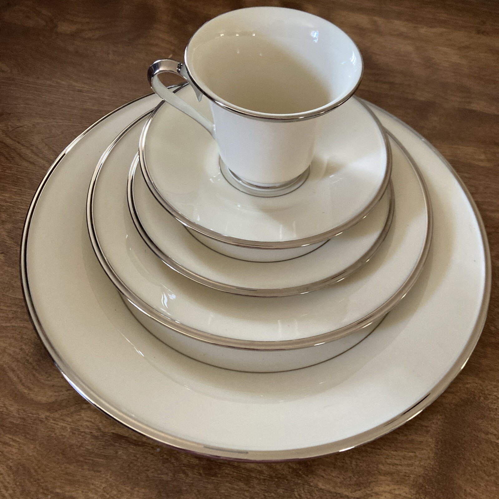 Lenox Solitaire Ivory 5 Piece Place Setting Lenox Solitaire Ivory 5 Piece Place Setting