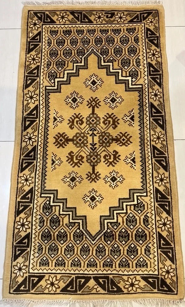 Vintage Hand-Knotted Area Rug 4'7 Vintage Hand-Knotted Area Rug 4'7