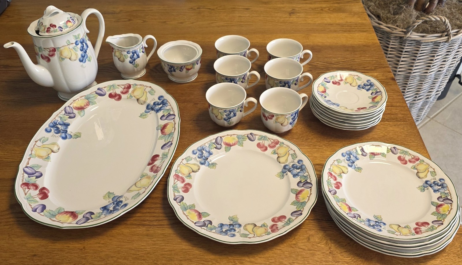 Elegant porcelain dinnerware set from Villeroy & Boch MELINA pattern Plates Tea Elegant porcelain dinnerware set from Villeroy & Boch MELINA pattern Plates Tea