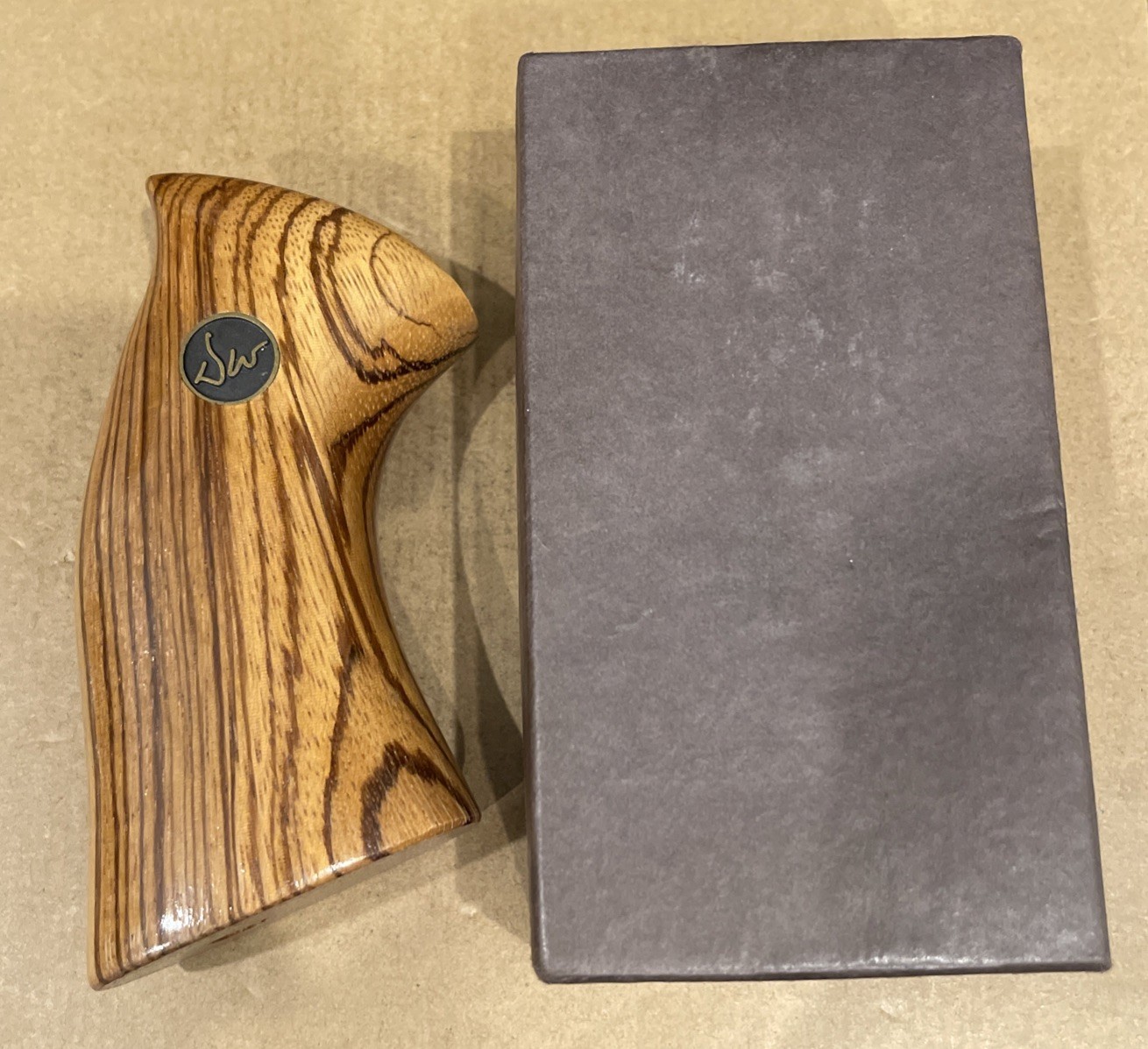 Vintage OEM TARGET Grip DAN WESSON Square Tang Wood Zebra Vintage OEM TARGET Grip DAN WESSON Square Tang Wood Zebra