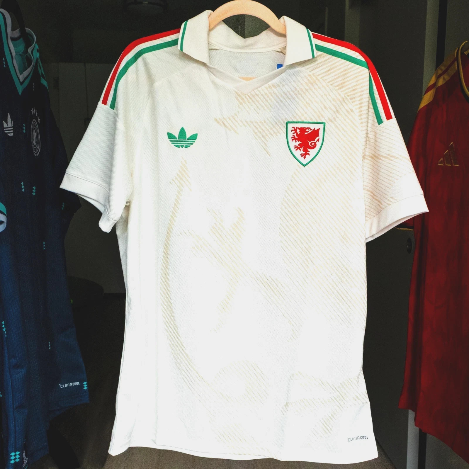 adidas Wales 2026 Official Away Soccer Jersey Kit White Size Large NWT 