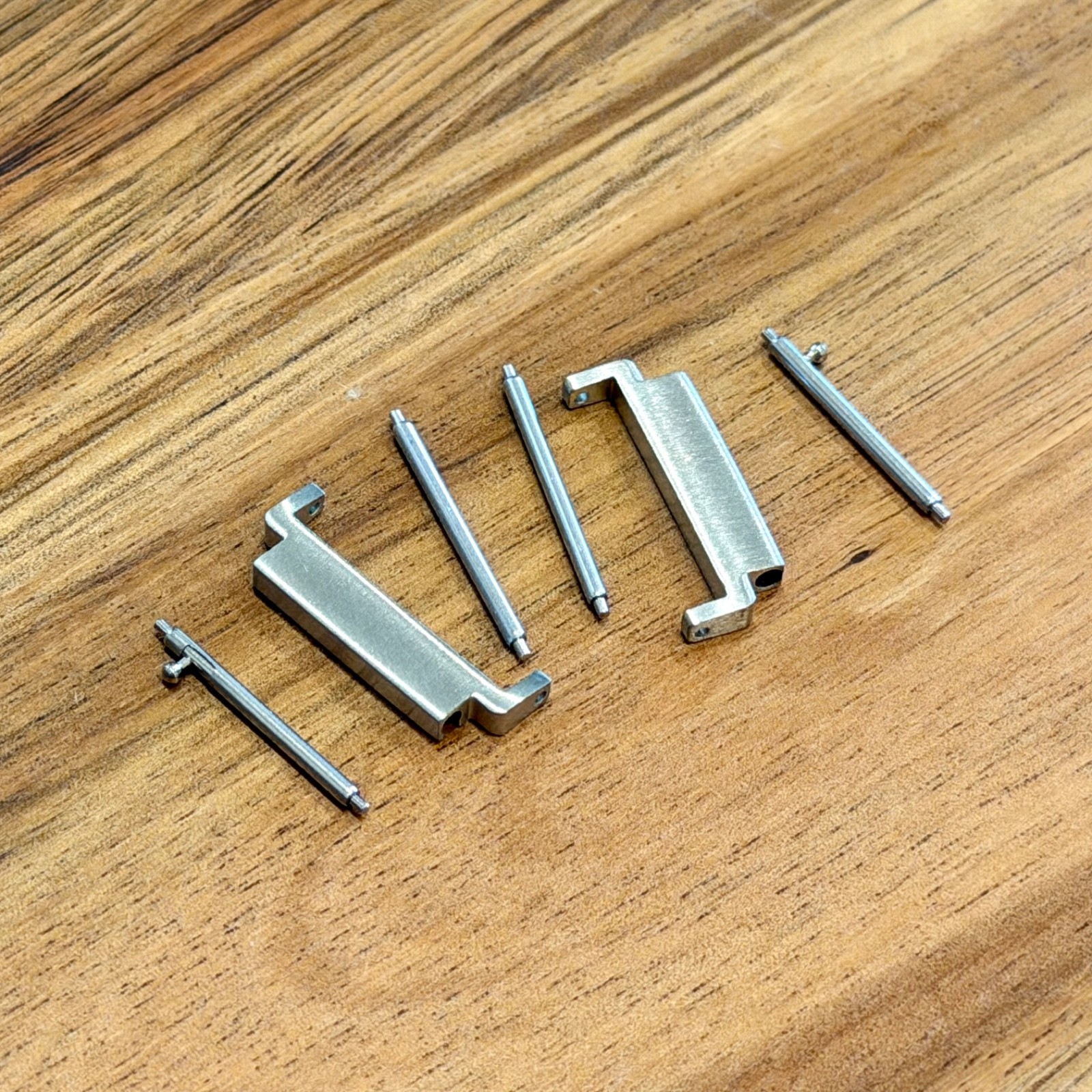18mm to 20mm Watch Strap Adapter - Silver Lug Converters for Casio AE-1200WH
