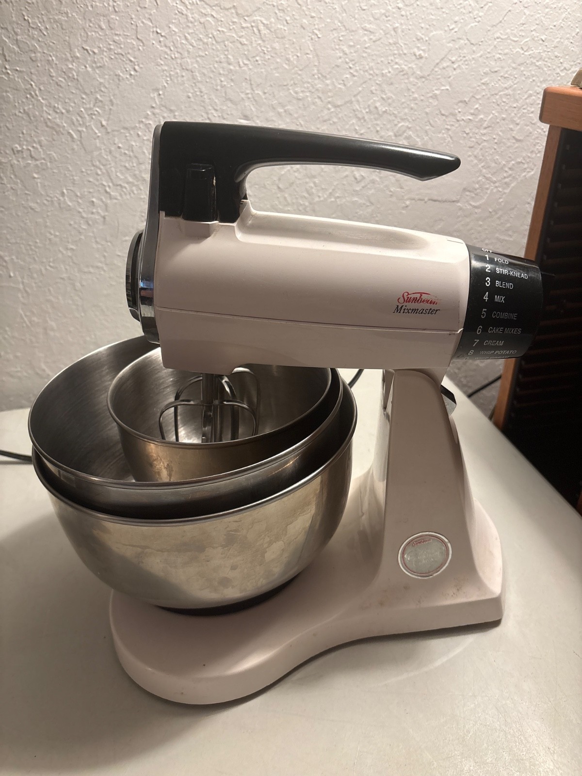 SUNBEAM MIXMASTER 12 SPEED STAND MIXER WHITE 2360 3 METAL BOWLS BEATERS TESTED SUNBEAM MIXMASTER 12 SPEED STAND MIXER WHITE 2360 3 METAL BOWLS BEATERS TESTED