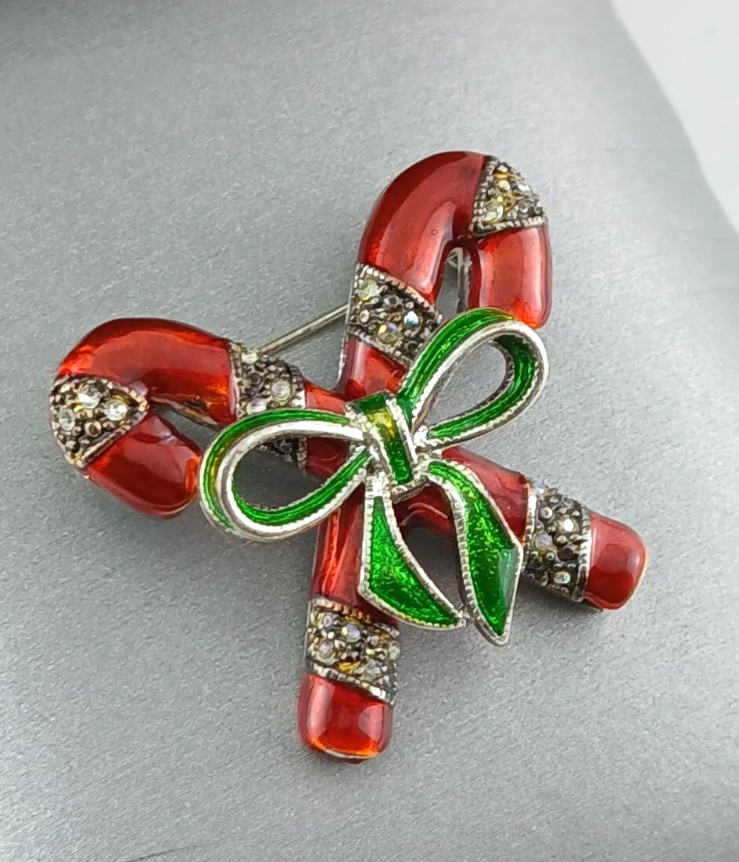 Vintage Signed Oriental Trading Company Poured Red & Green Crossed Candy Brooch Vintage Signed Oriental Trading Company Poured Red & Green Crossed Candy Brooch