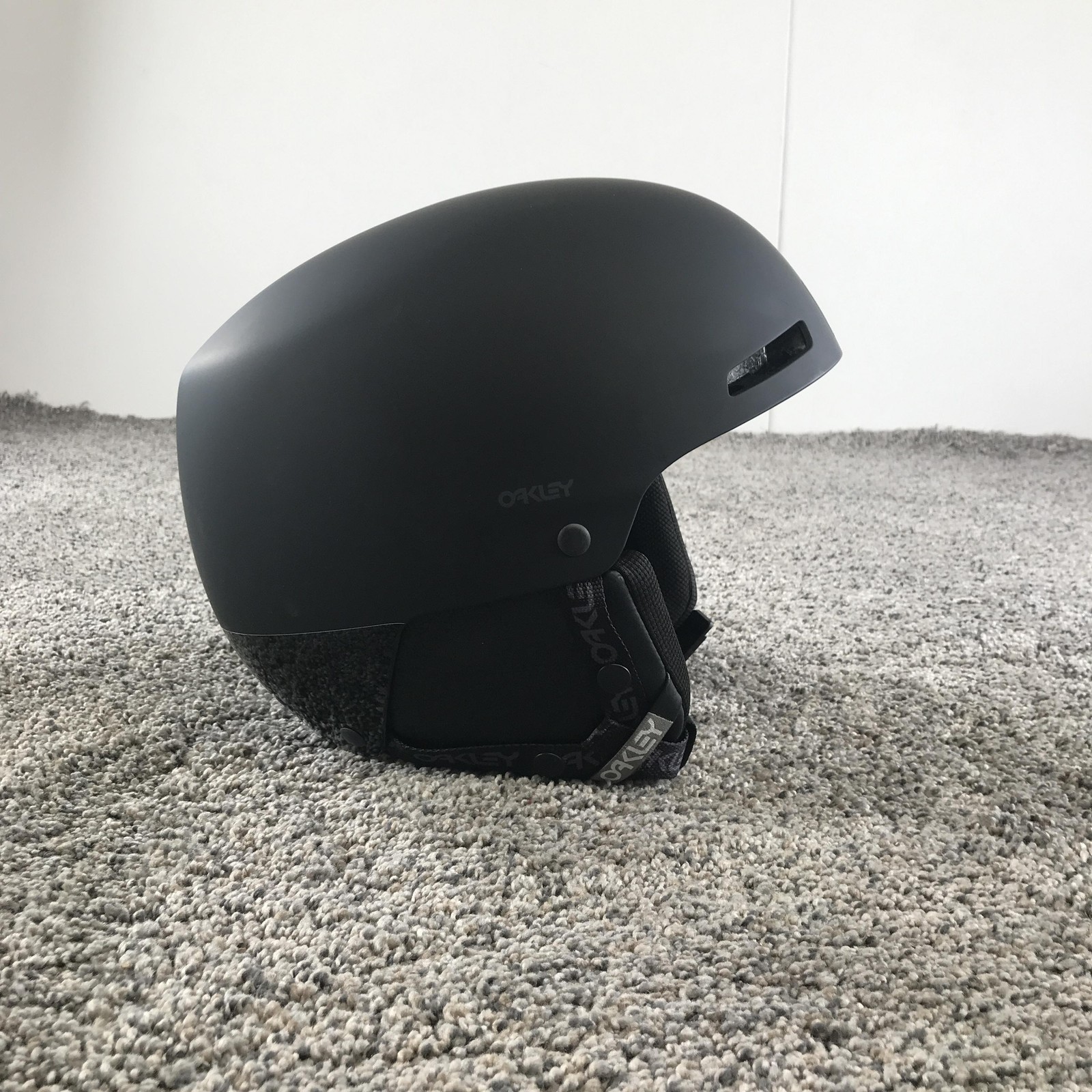 Oakley MOD1 Pro Helmet Large Adult Matte Black MIPS BOA Snow Ski Sports