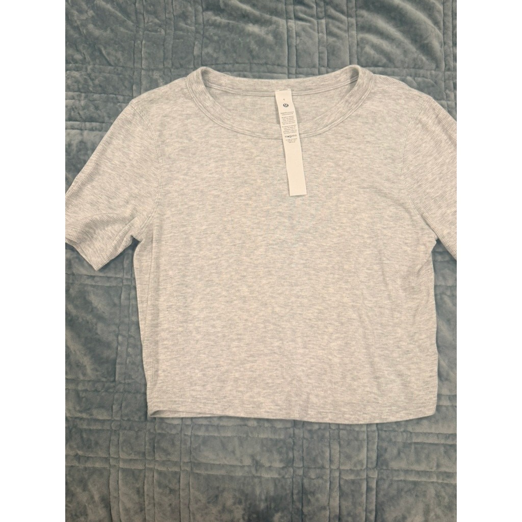 Lululemon Grey Ribbed Baby Tee - Size 6 - BNWOT
