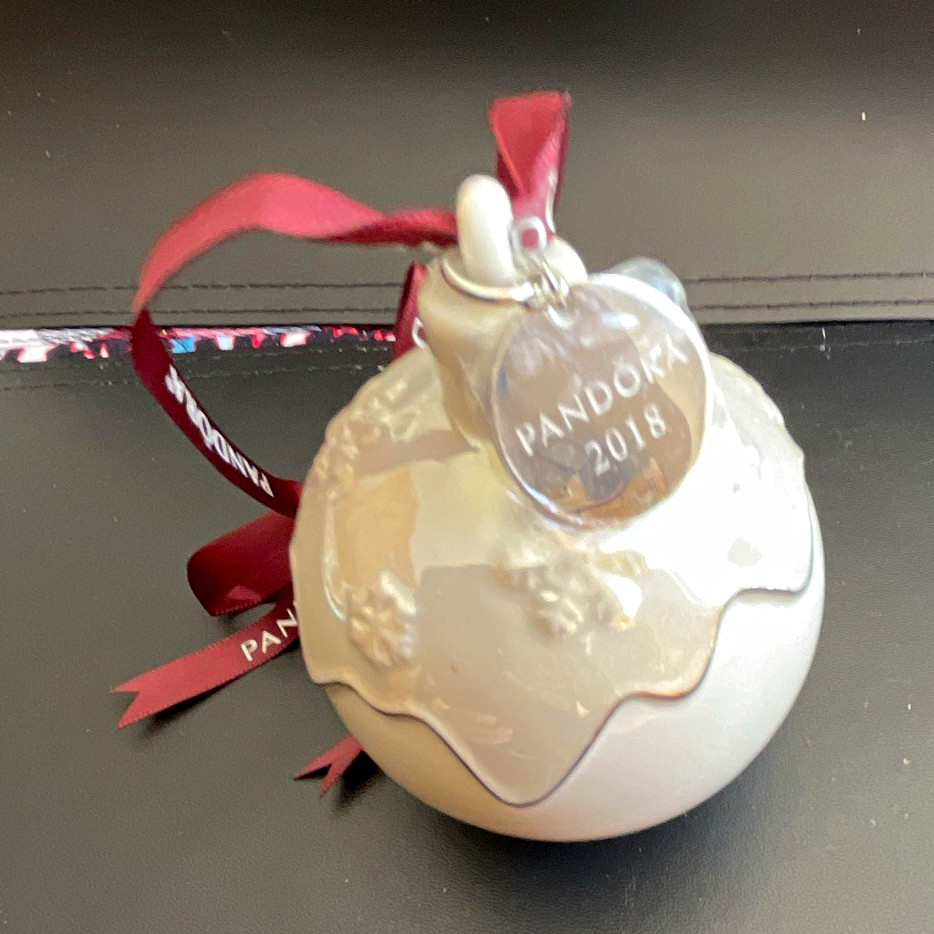 PANDORA 2018 White Round Christmas Snowflake Hanging Ornament w/ Ribbon PANDORA 2018 White Round Christmas Snowflake Hanging Ornament w/ Ribbon