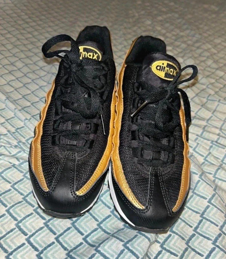 Nike Air Max 95 Black/Gold Low Top Lace-Up Sneakers Style Code 905348-032 Nike Air Max 95 Black/Gold Low Top Lace-Up Sneakers Style Code 905348-032
