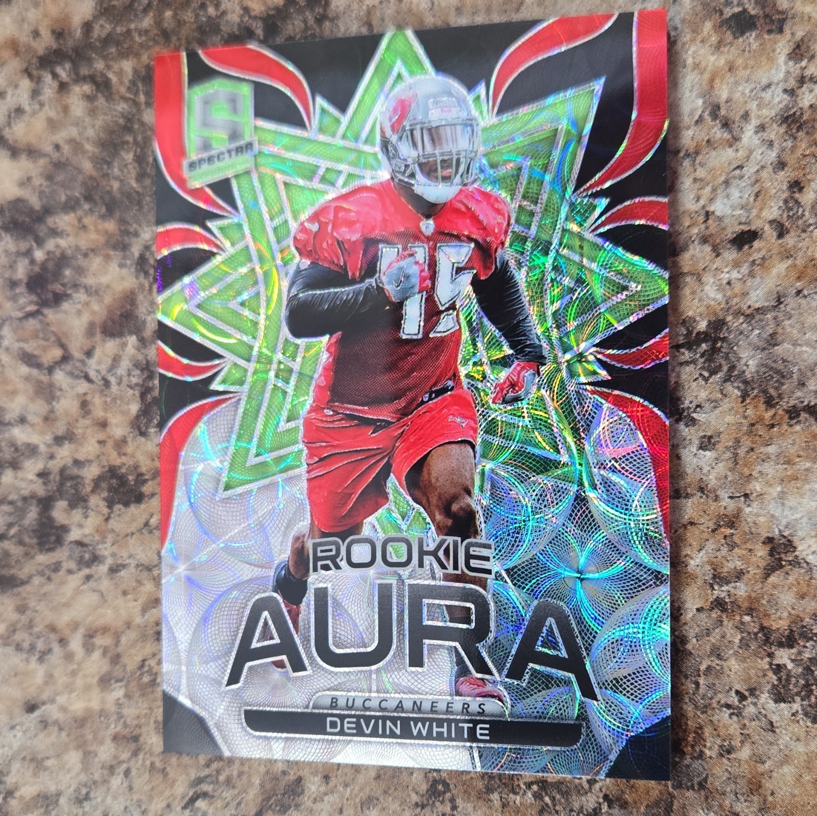 2019 Panini Spectra Devin White Rookie Aura Neon Green /30 RC Buccaneers 2019 Panini Spectra Devin White Rookie Aura Neon Green /30 RC Buccaneers