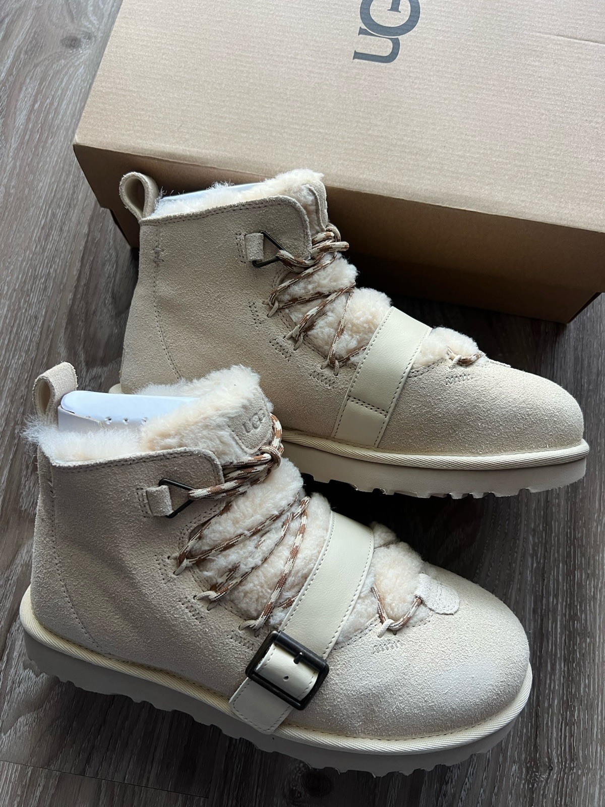 NIB UGG WOMEN\'S DUNE MINI SHEARLING BOOT in Biscotti Winter Suede B Grade sz 8