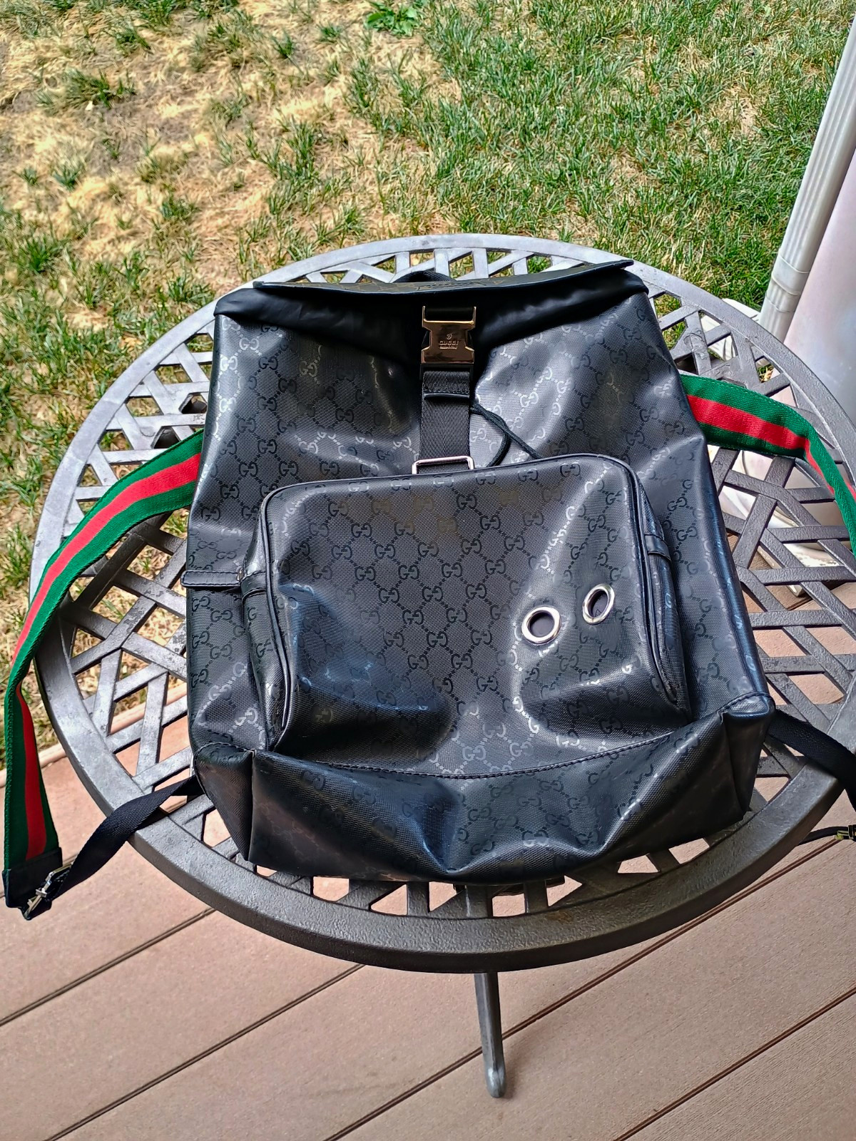 Gucci Black GG Backpack Green/Red Web Straps Zip Buckle Silver Hardware Gucci Black GG Backpack Green/Red Web Straps Zip Buckle Silver Hardware