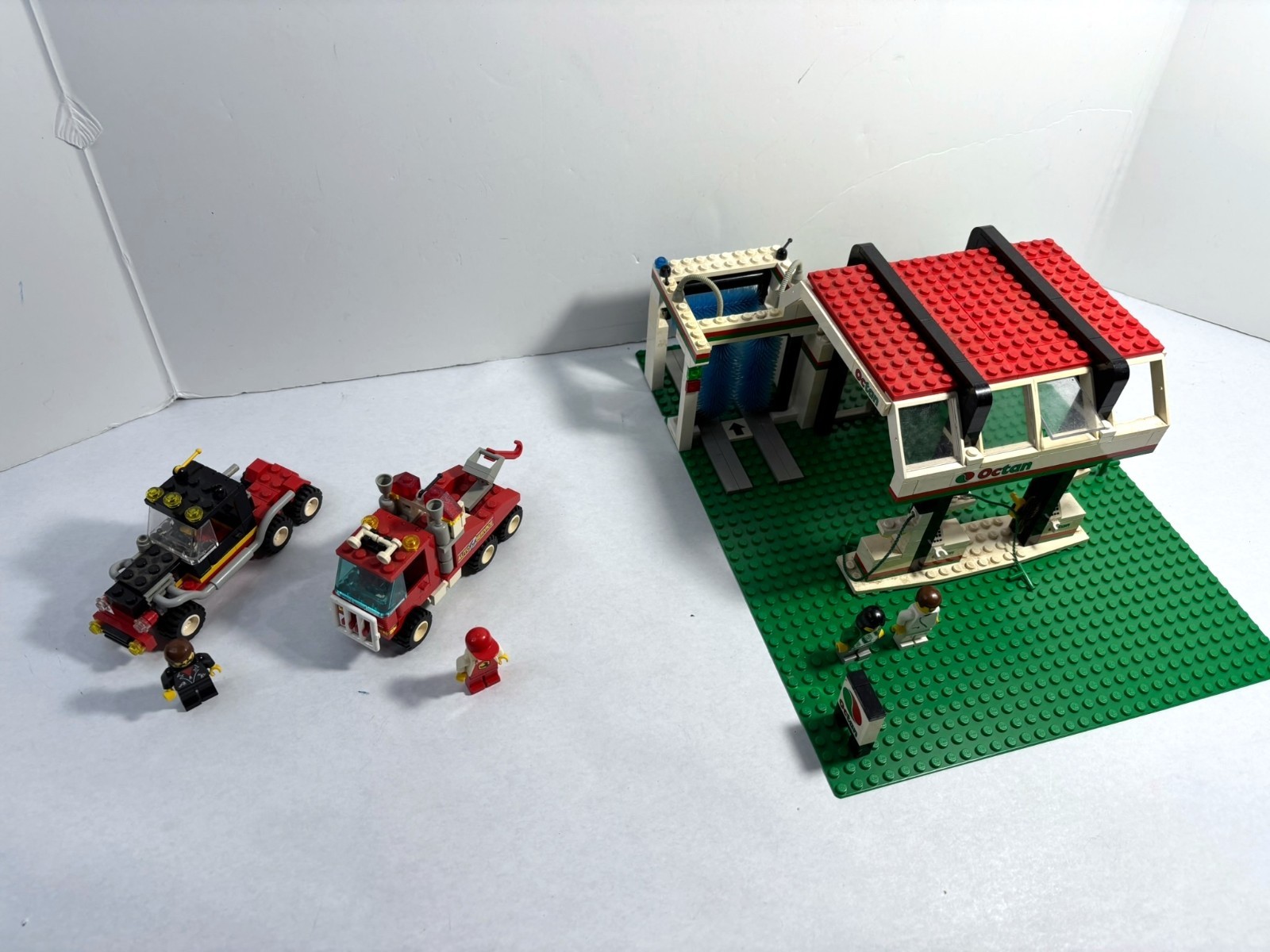 LEGO Classic Town: Gas N\' Wash Express 6397 + Rig 6670 + diesel 6669 LEGO Classic Town: Gas N\' Wash Express 6397 + Rig 6670 + diesel 6669