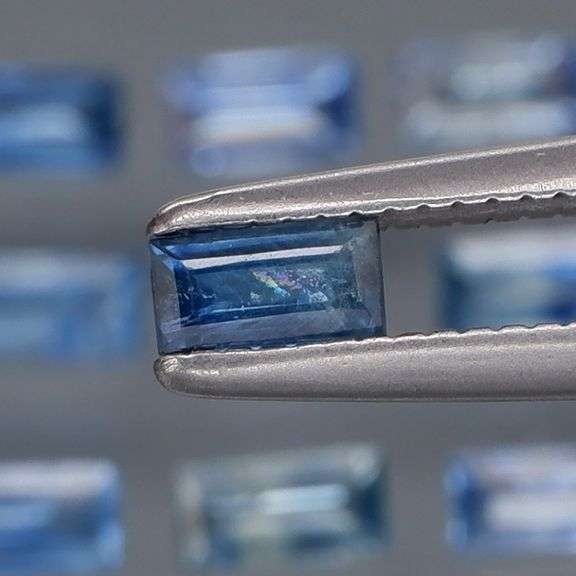 2.30ct blue green Sapphire set (Heated) 2.30ct blue green Sapphire set (Heated)