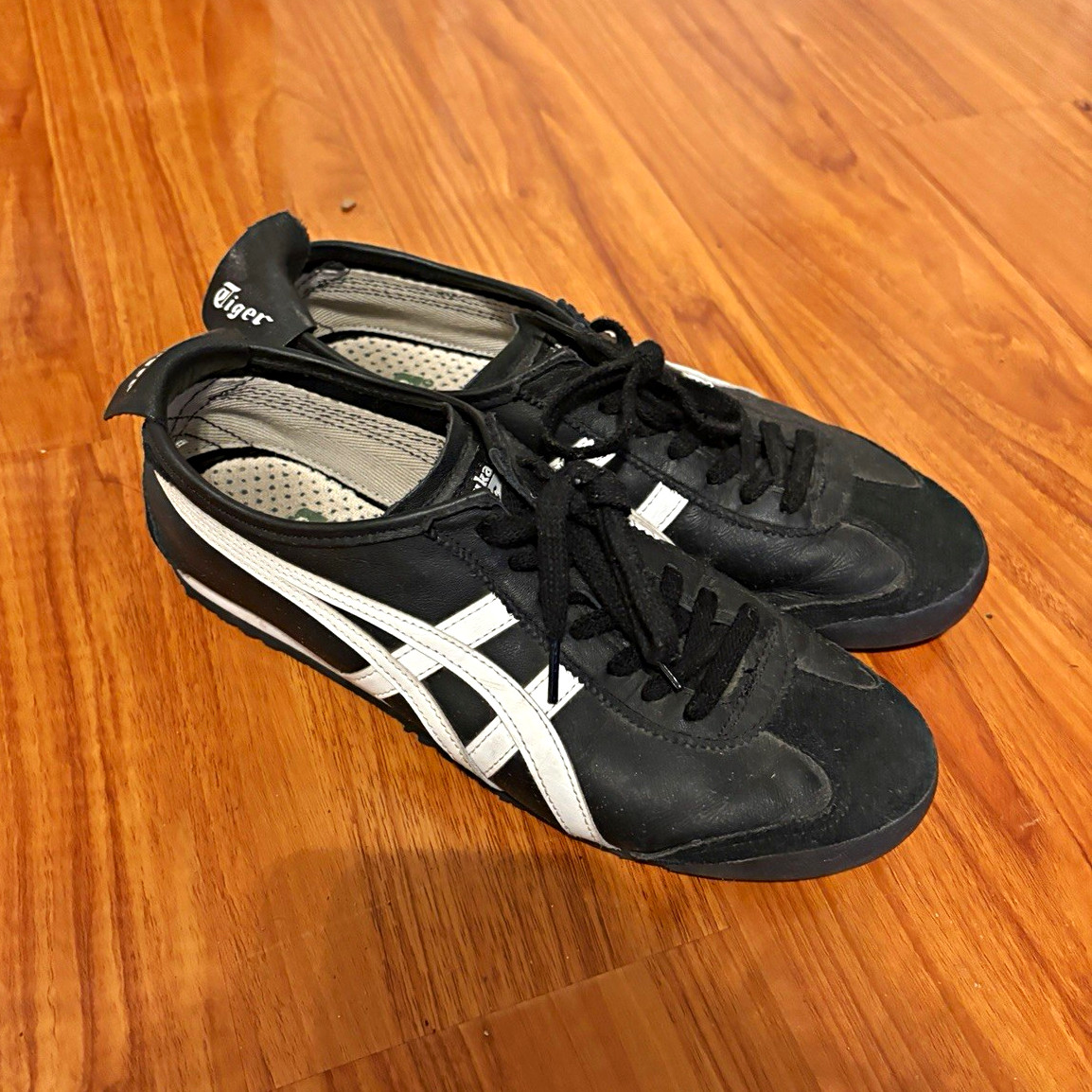 Onitsuka Tiger Mexico 66 Black/White Shoes | Size 8 Men\'s Onitsuka Tiger Mexico 66 Black/White Shoes | Size 8 Men\'s