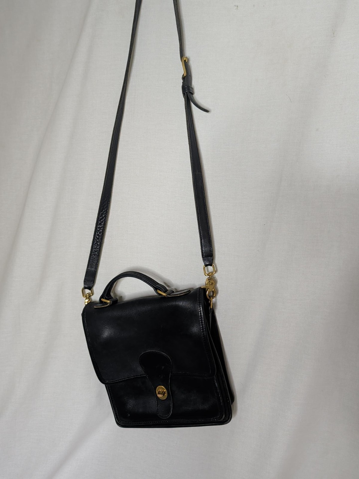 Vintage Coach Station Bag 5130 Black Leather Brass Crossbody USA B92 Vintage Coach Station Bag 5130 Black Leather Brass Crossbody USA B92