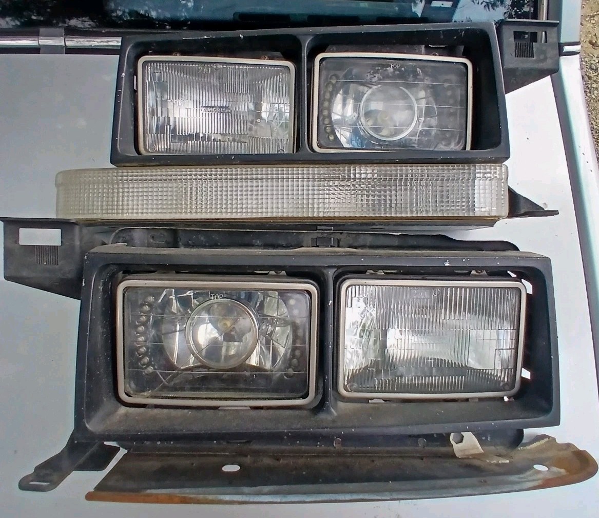 1984-1989 Volvo 740 USA Quad Headlight Assemblies pair Left/Right Used OEM 1984-1989 Volvo 740 USA Quad Headlight Assemblies pair Left/Right Used OEM