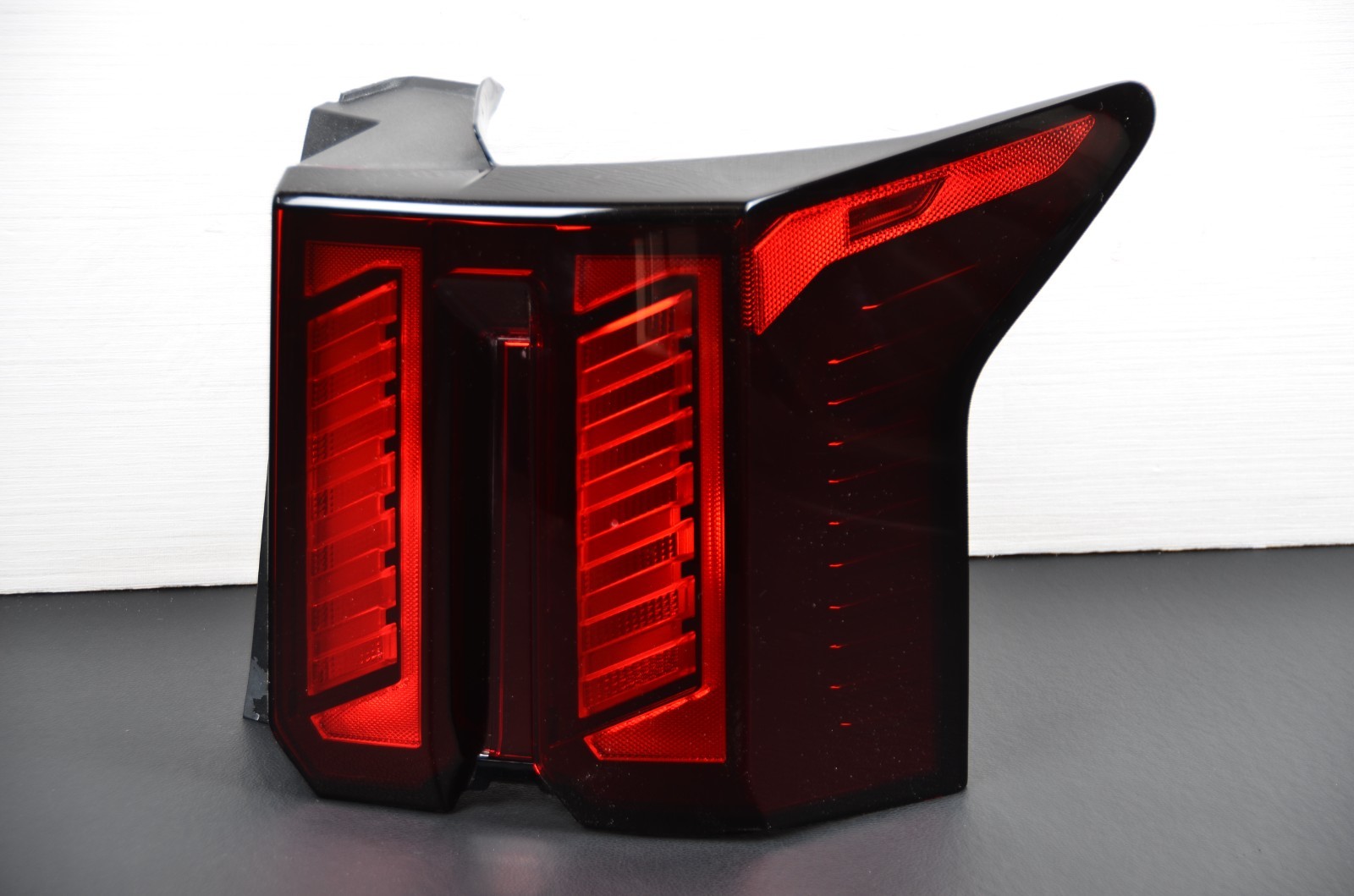 2024 2025 2026 Kia Sorento Halogen Tail Light Right Passenger Side Genuine OEM 2024 2025 2026 Kia Sorento Halogen Tail Light Right Passenger Side Genuine OEM