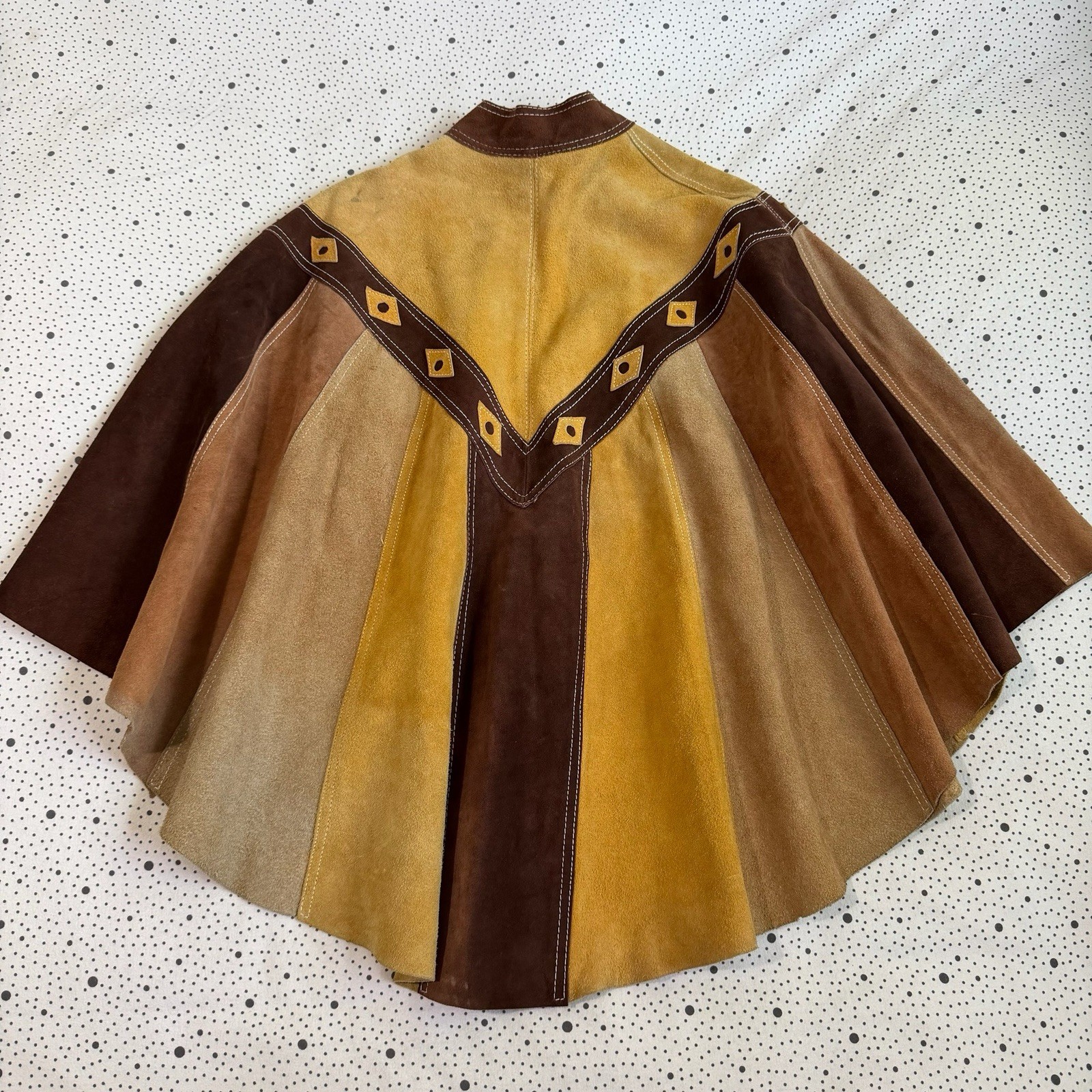 Vintage 1970s Queen Of The Capes Leather Patchwork Cape Brown Tan Boho Western Vintage 1970s Queen Of The Capes Leather Patchwork Cape Brown Tan Boho Western