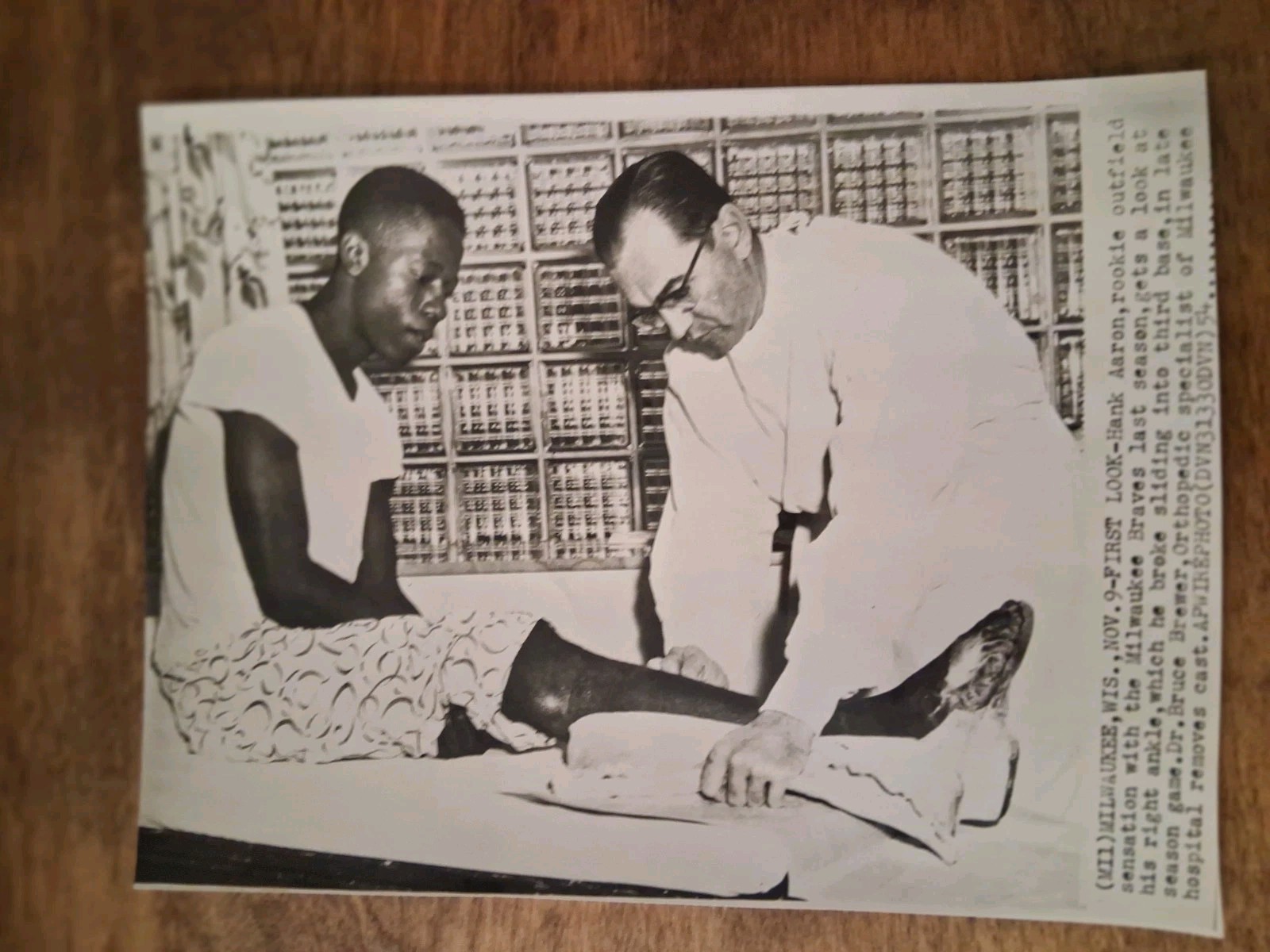 Hank Aaron Rookie Year 1954 Original Press Photo Hs1422 Hank Aaron Rookie Year 1954 Original Press Photo Hs1422