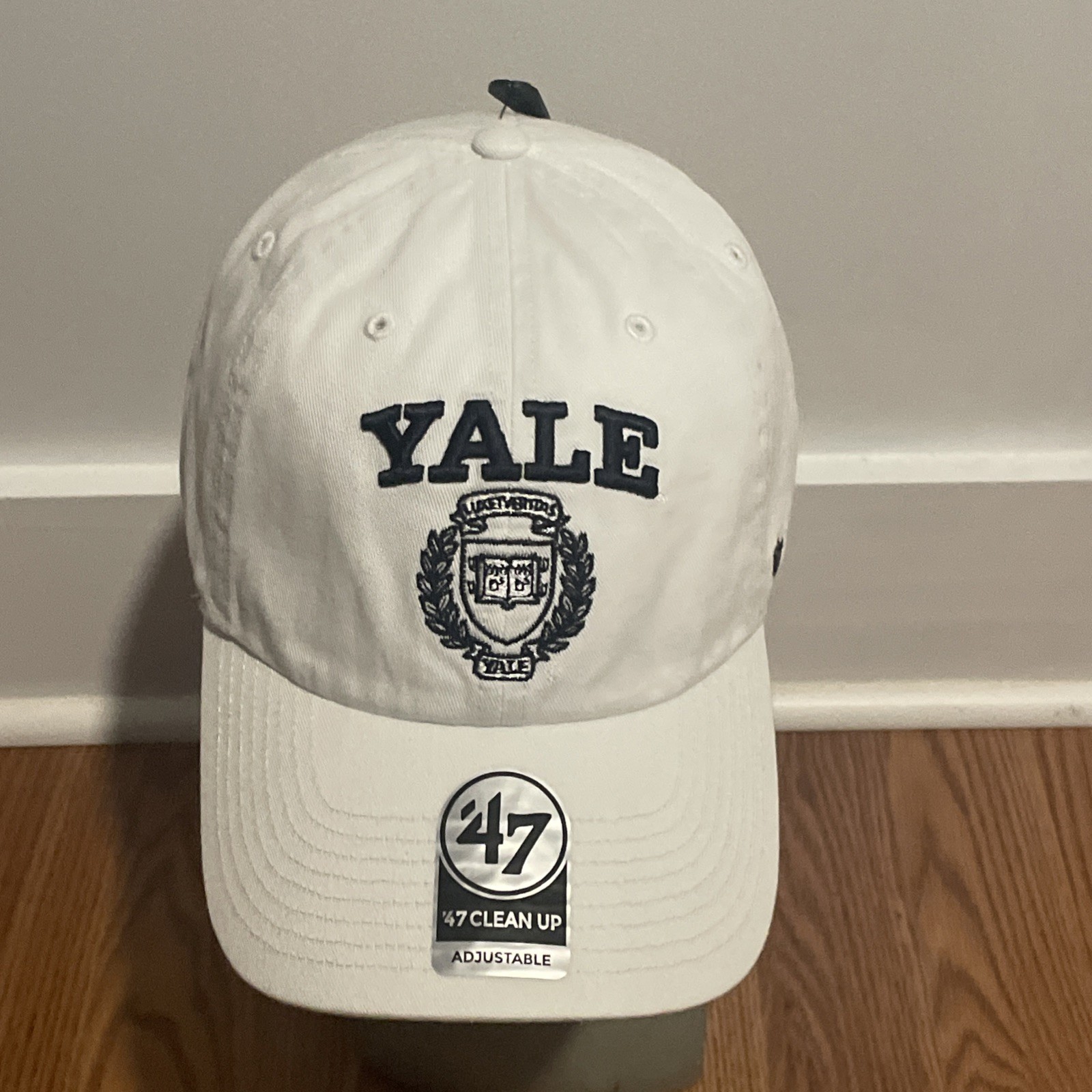 NEW Yale Bulldogs Hat White Trucker Cap Adjustable Snapback One Size NWT NEW Yale Bulldogs Hat White Trucker Cap Adjustable Snapback One Size NWT