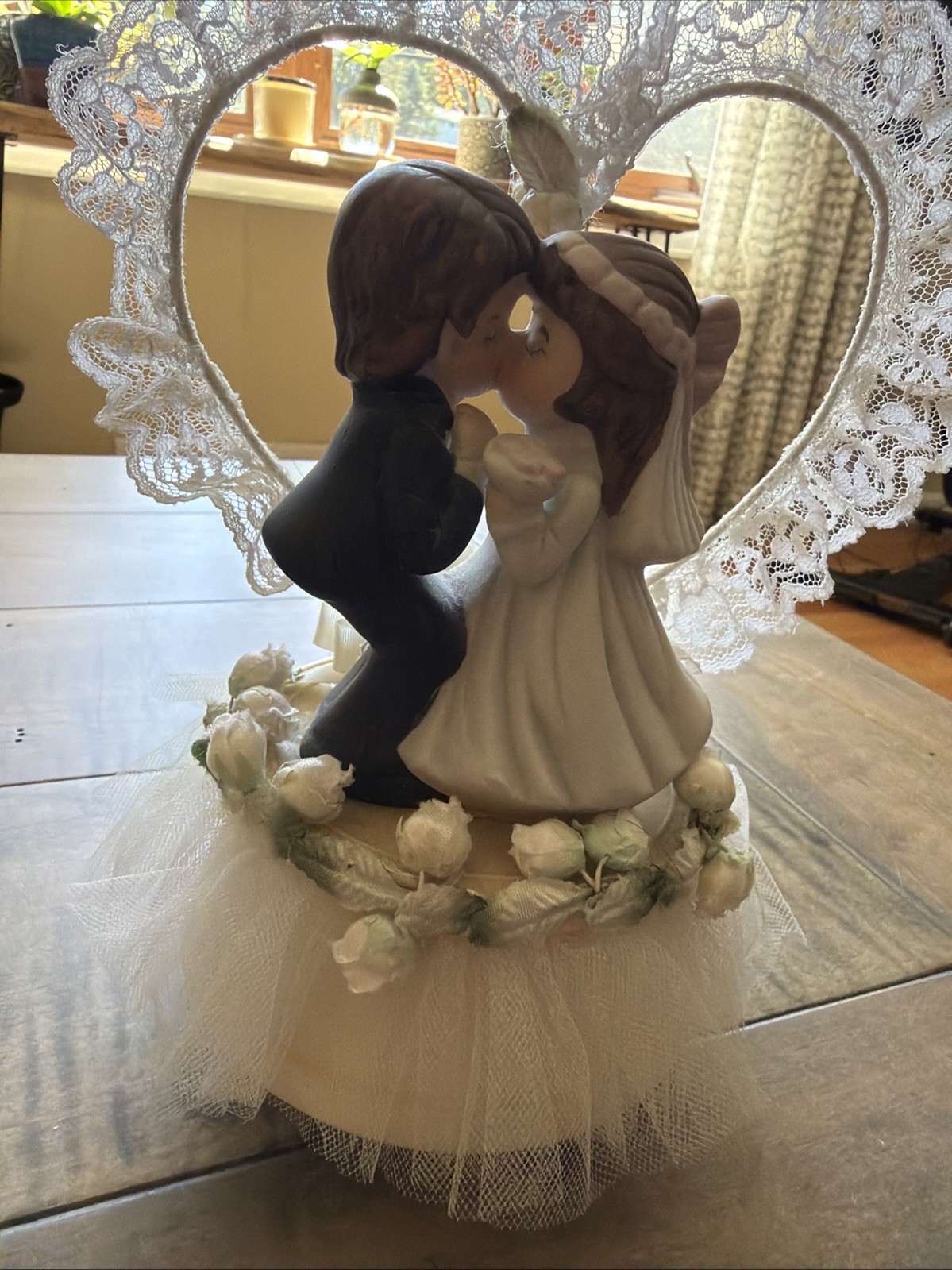 Vintage 1983 Musical Wedding Cake Topper Bride Groom Lace Heart “Feelings” Works Vintage 1983 Musical Wedding Cake Topper Bride Groom Lace Heart “Feelings” Works