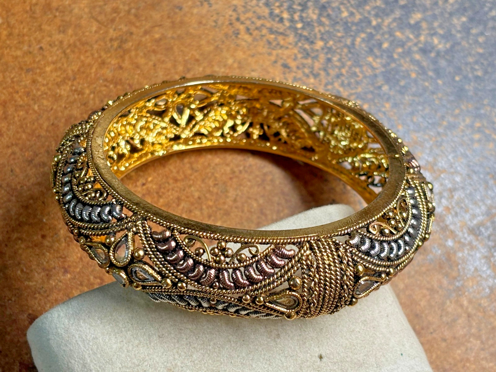 62g Jeweled Ornate gold tone 7.5 BANGLE FILIGREE BRACELET Middle Eastern INDIA