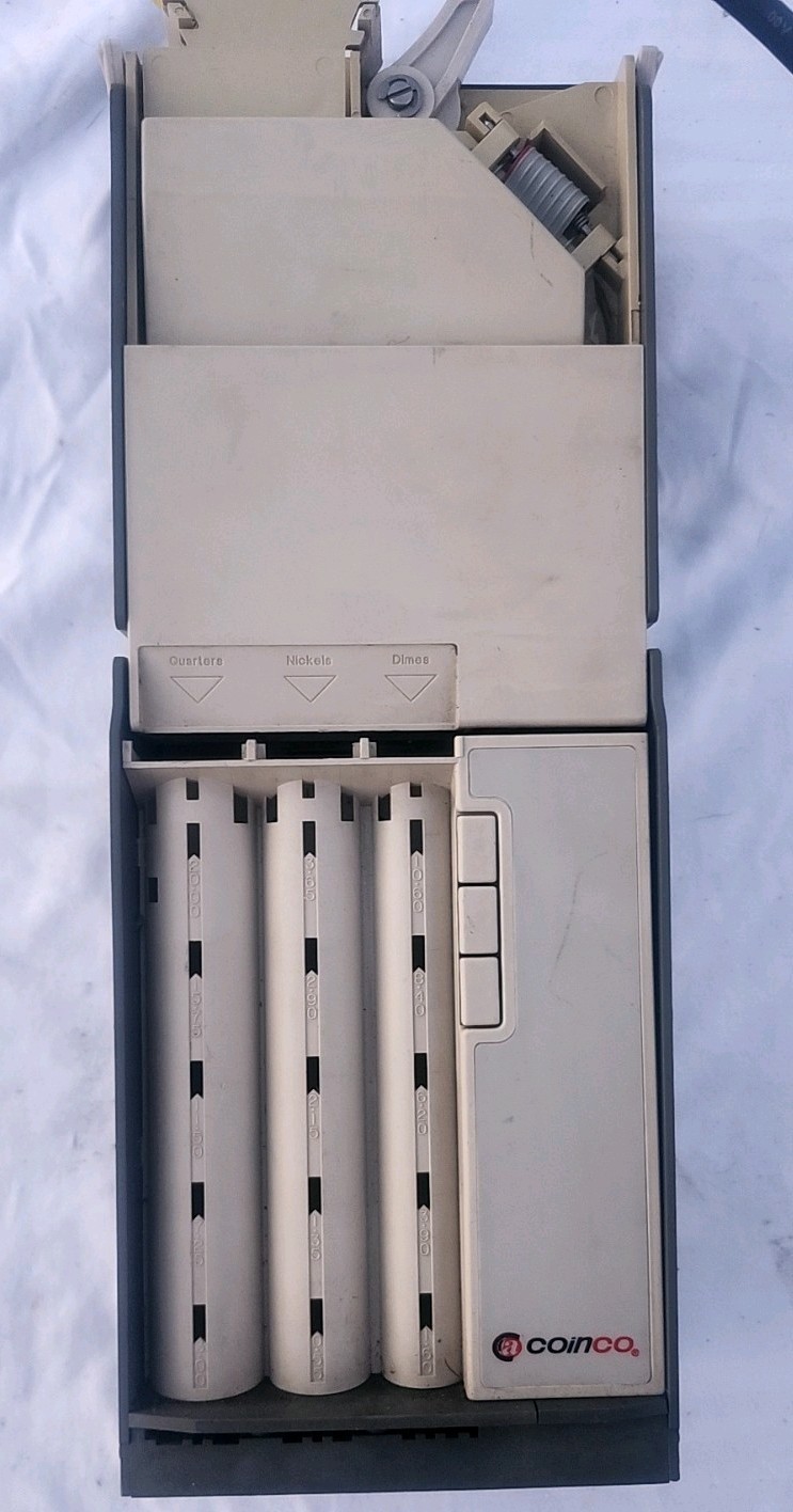 Coinco Bill to Coin Changer 9300 Series Model 9302-LF MPN 9302-LF 24V Clean 