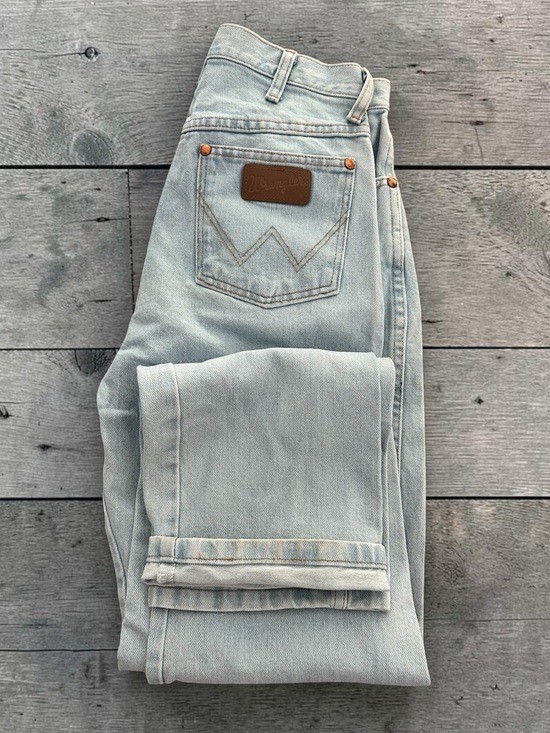 Vintage Wrangler Women\'s Light Wash Straight Leg Jeans - Pale Blue