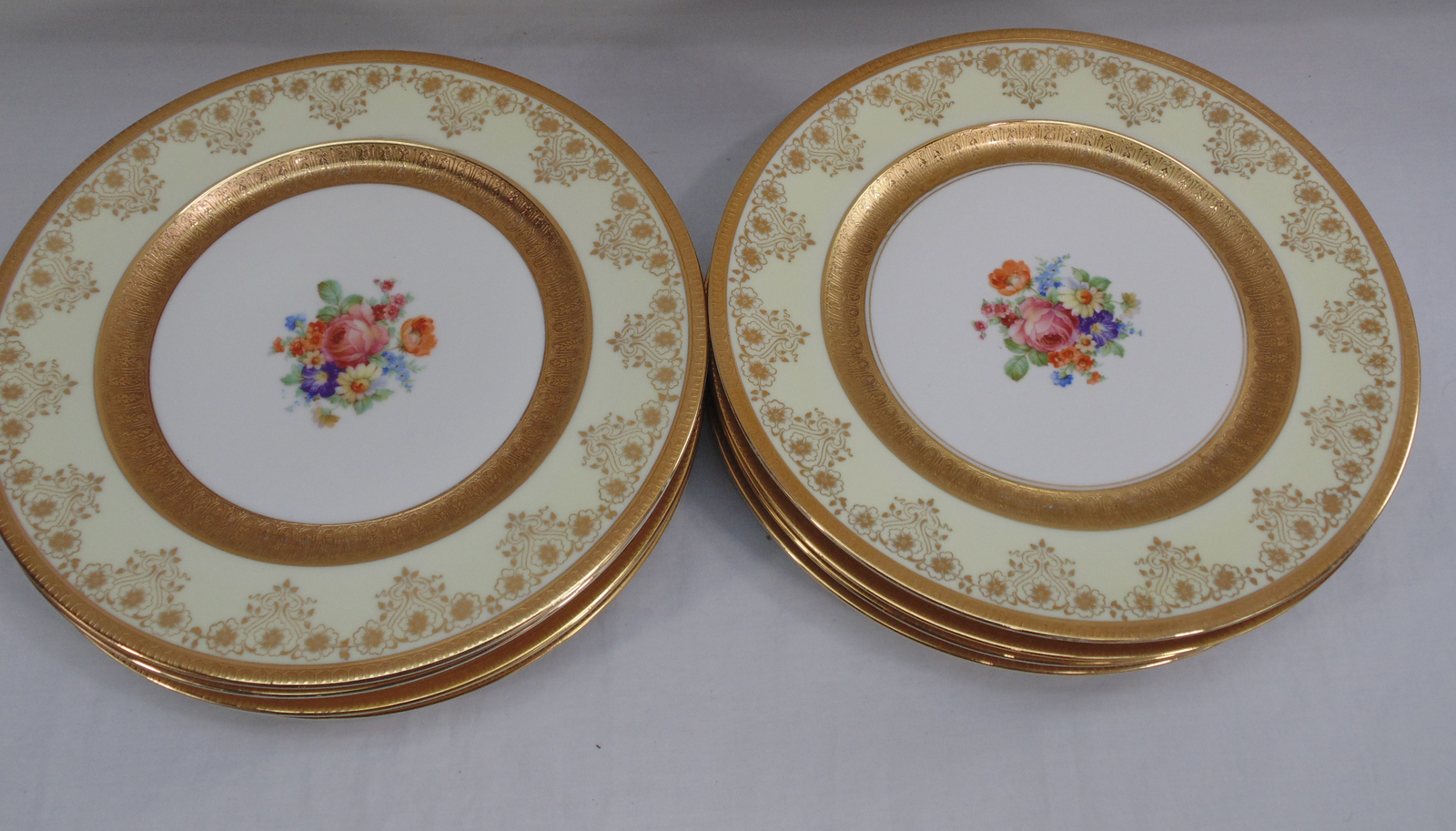 VTG 10 Heinrich & Co Selb Bavaria Germany Gold Encrusted Dinner Plates Floral VTG 10 Heinrich & Co Selb Bavaria Germany Gold Encrusted Dinner Plates Floral