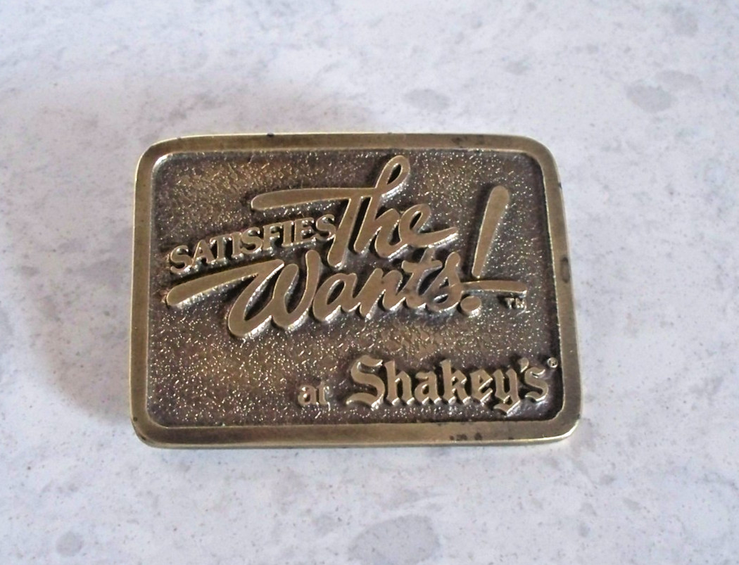 Vintage c.1980s SHAKEY\'S PIZZA PARLOUR Restaurant Advertising Belt Buckle Vintage c.1980s SHAKEY\'S PIZZA PARLOUR Restaurant Advertising Belt Buckle