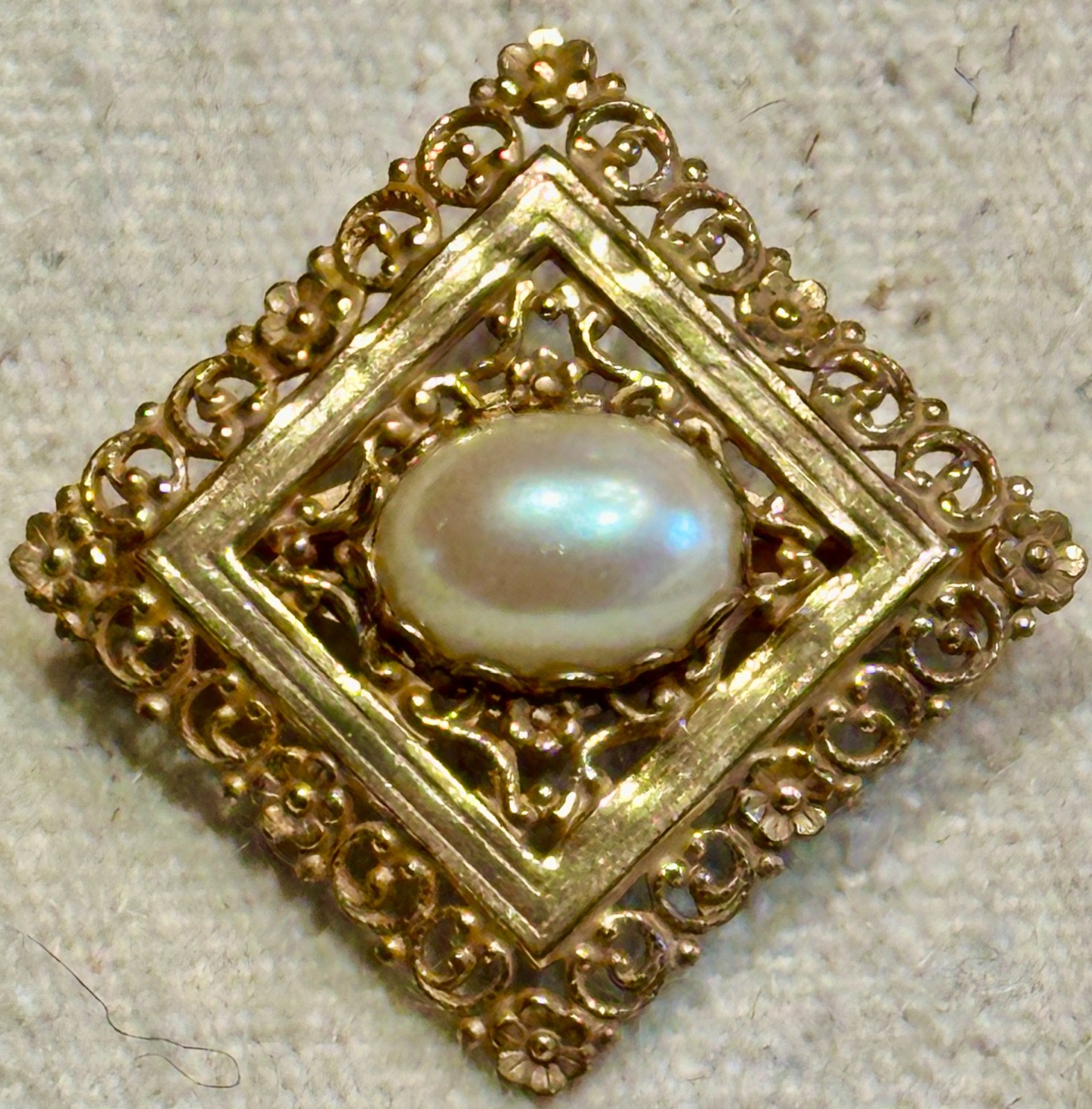 Vintage Miriam Haskell Faux Baroque Pearl Goldtone Scarf Brooch Clip Signed Vintage Miriam Haskell Faux Baroque Pearl Goldtone Scarf Brooch Clip Signed