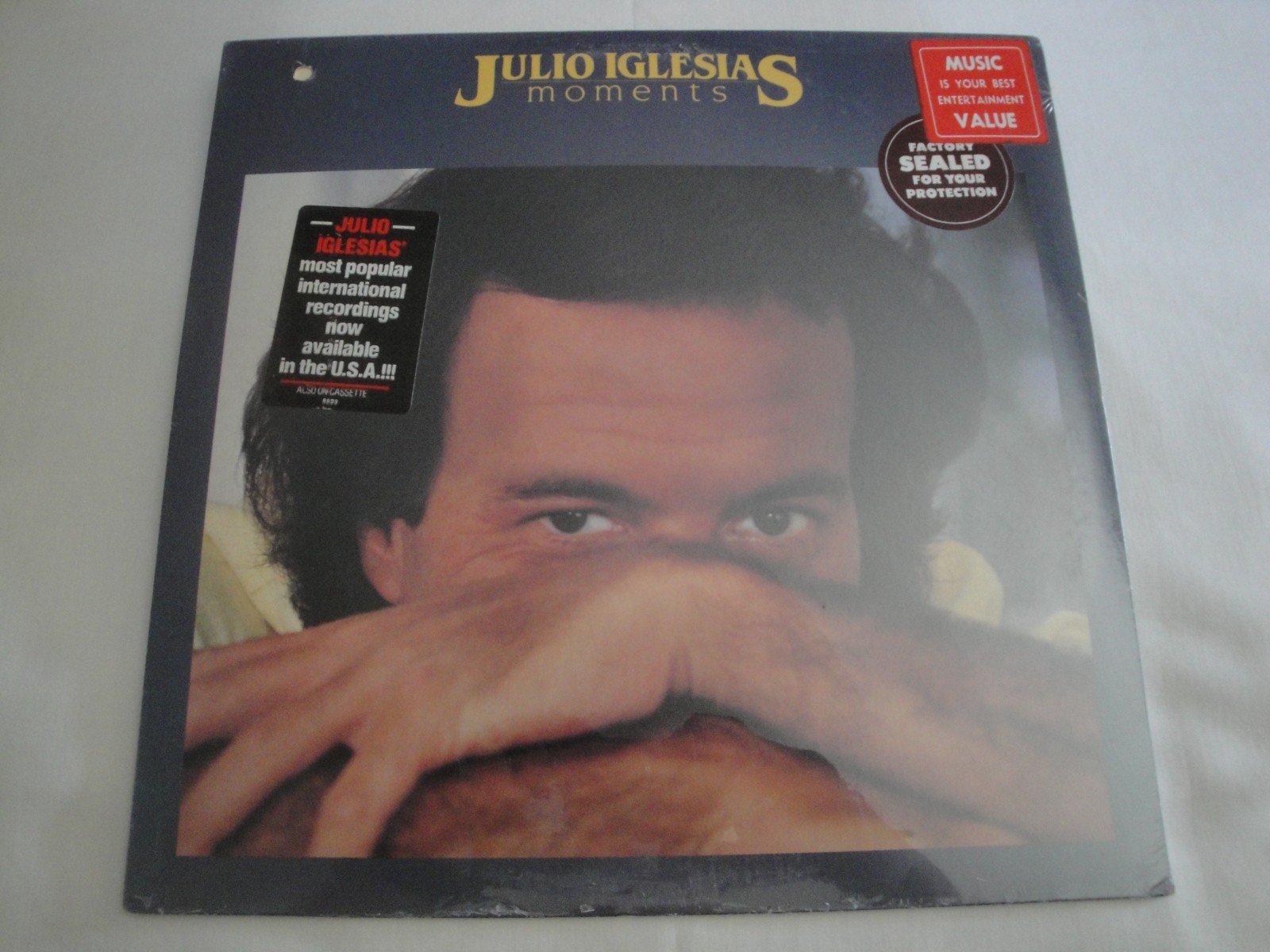 Momentos JULIO IGLESIAS VINYL LP ALBUM NEW 1982 COLUMBIA RECORDS Momentos JULIO IGLESIAS VINYL LP ALBUM NEW 1982 COLUMBIA RECORDS