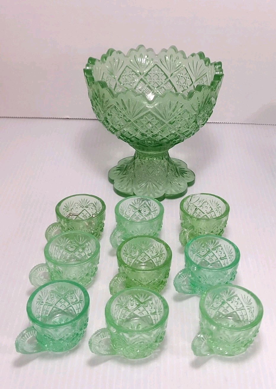 Vtg Westmoreland Green Uranium Glass Child Punch Bowl with Cups