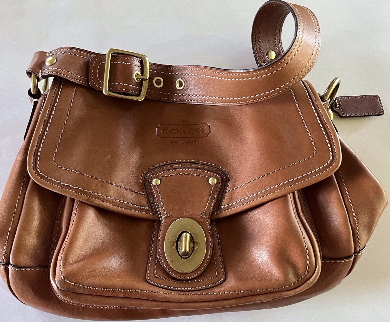 Coach Brown Solid Shoulder Bag Turn Lock Flap Gold Hardware Shoulder Strap Coach Brown Solid Shoulder Bag Turn Lock Flap Gold Hardware Shoulder Strap