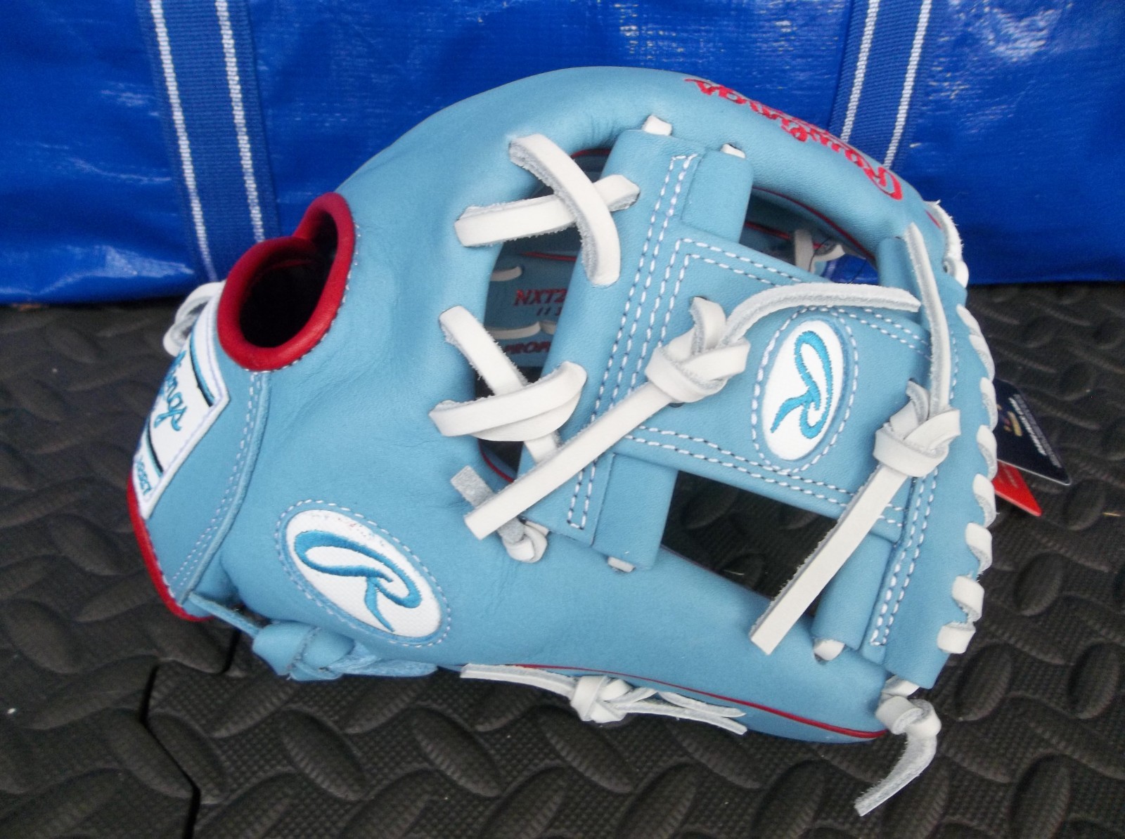 NWT 2027 RAWLINGS NXT SERIES 11.75 NWT 2027 RAWLINGS NXT SERIES 11.75