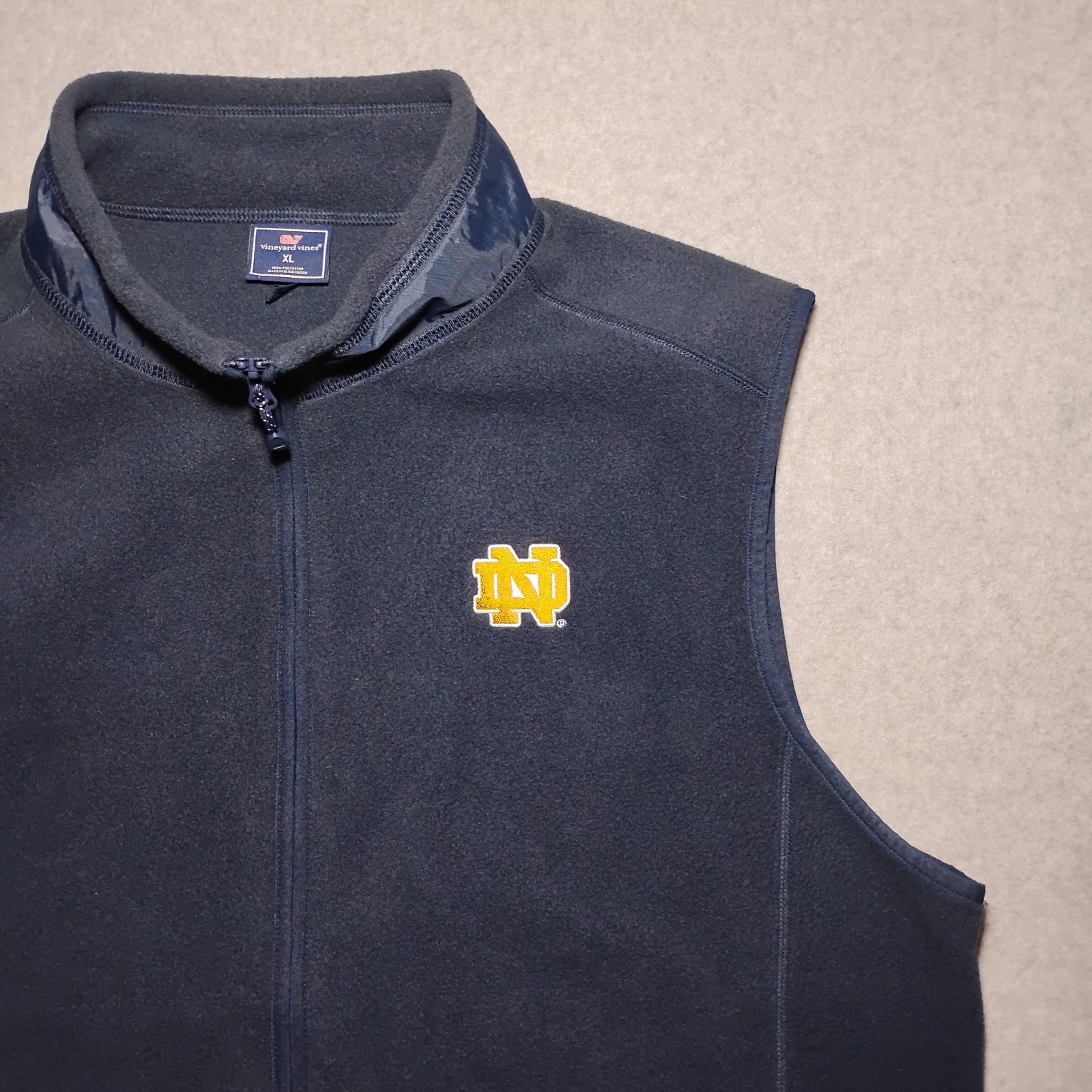 NOTRE DAME TEAM ISSUED Vineyard Vines Harbor FLEECE VEST MEN\'S XL EUC NOTRE DAME TEAM ISSUED Vineyard Vines Harbor FLEECE VEST MEN\'S XL EUC