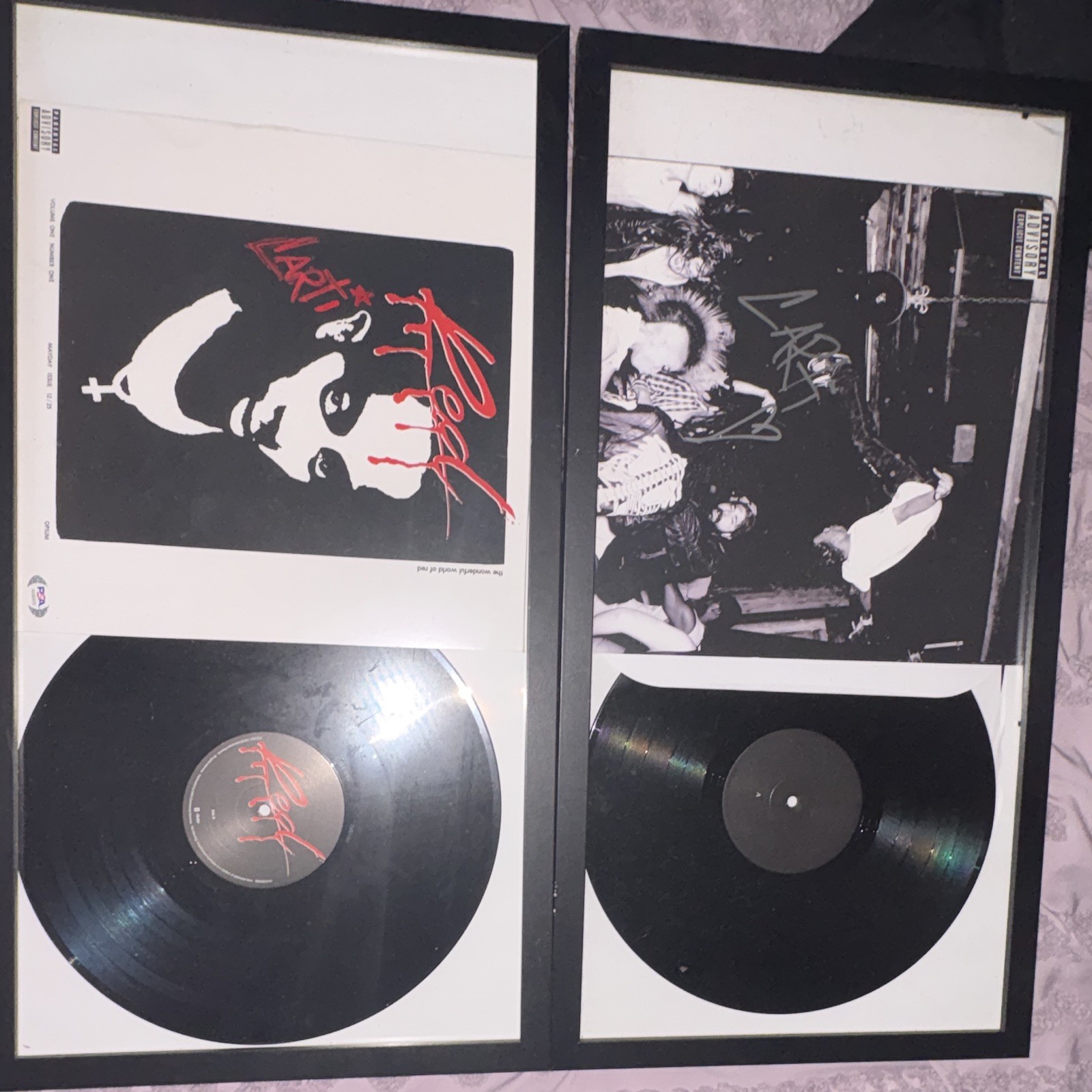 PLAYBOI CARTI WLR AUTOGRAPH VYNIL BLOOD MARKER AUTOGRAPH. Rare, Opium, metalcore PLAYBOI CARTI WLR AUTOGRAPH VYNIL BLOOD MARKER AUTOGRAPH. Rare, Opium, metalcore