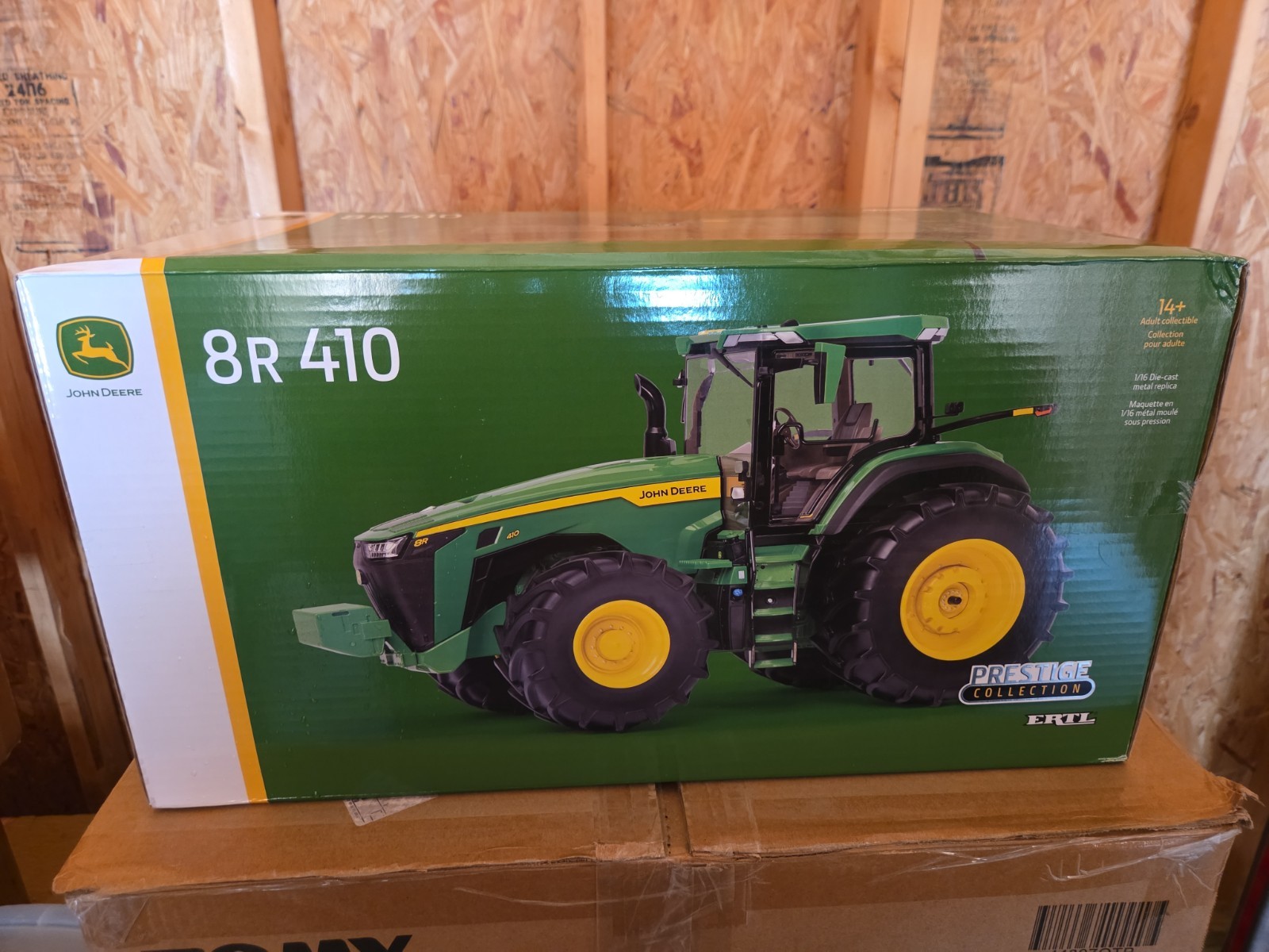 1/16 John Deere 8R 410 Tractor Wide LSW Tires Prestige Collection 1/16 John Deere 8R 410 Tractor Wide LSW Tires Prestige Collection