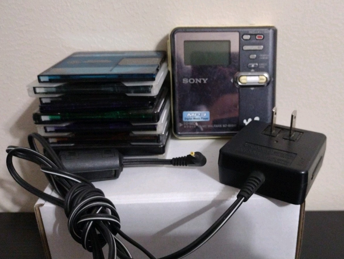 Sony WalkmanMZ-RH910 Hi-MD Mini Disc Recorder W/ 10 Sony Mini Discs Tested