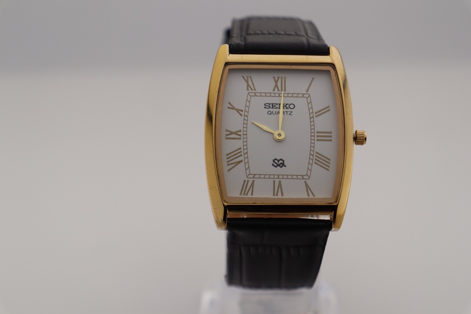 Vintage Seiko Slim Barrel-Tank Japan Movement Men's Wrist Watch -(FREE SHIPPING)