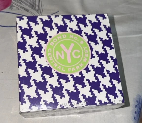 Bond No. 9 Central Park West Eau de Parfum Spray 100ml / 3.3 fl oz Bond No. 9 Central Park West Eau de Parfum Spray 100ml / 3.3 fl oz