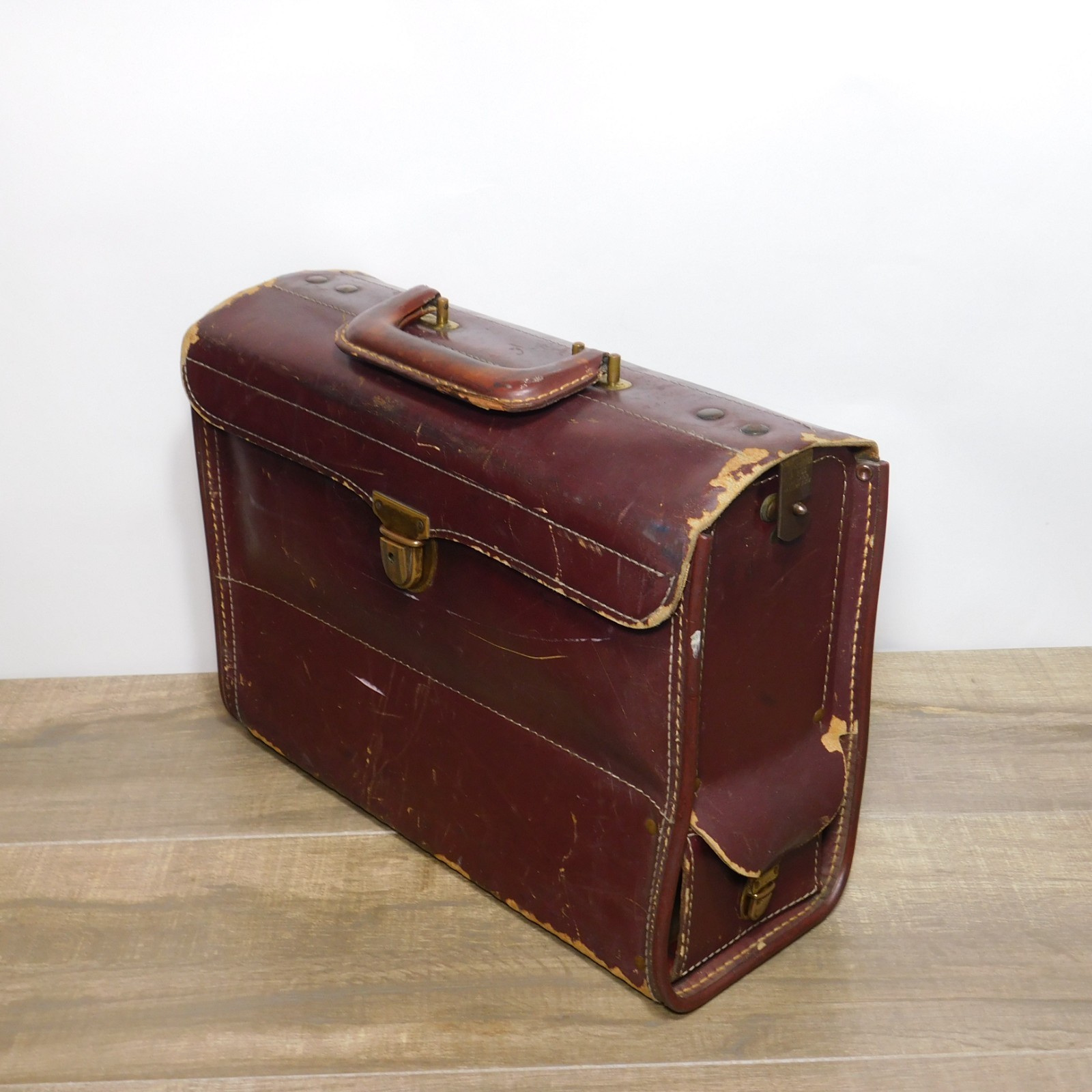 Vtg KNICKERBOCKER Salesman Sample Case W/Aluminum Tray Genuine Top Grain Cowhide