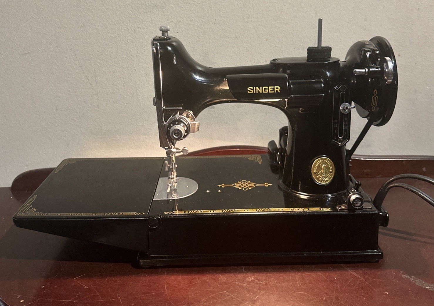 Vintage 1948 SINGER 221-1 Blk Featherweight Sewing Machine w/ Pedal & Case Vintage 1948 SINGER 221-1 Blk Featherweight Sewing Machine w/ Pedal & Case